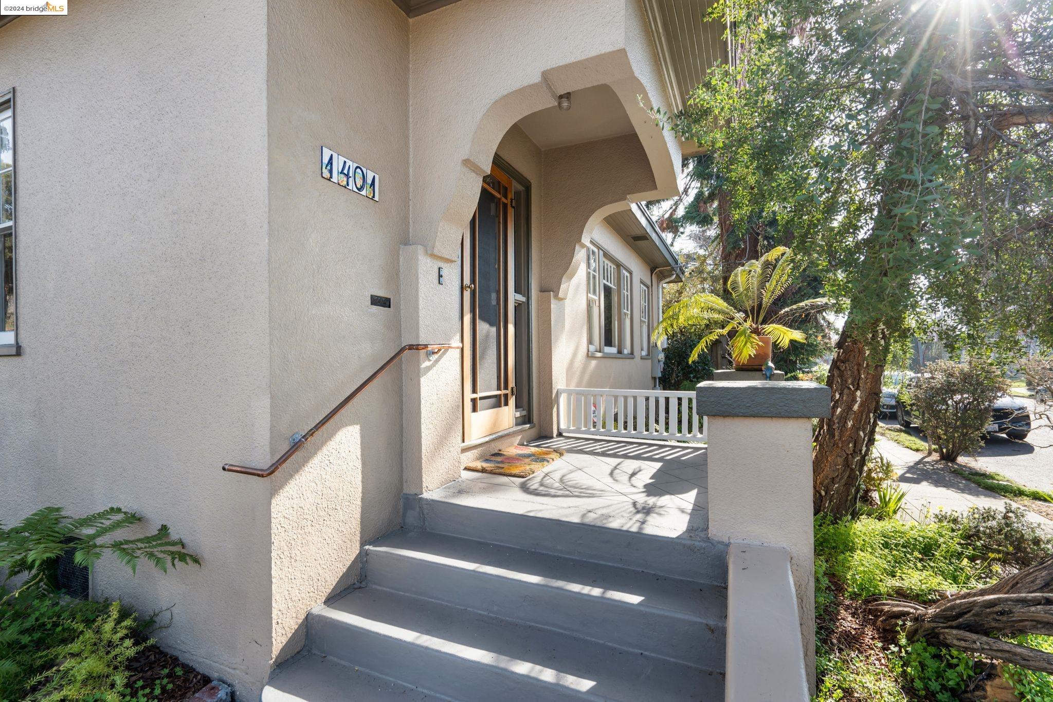 Detail Gallery Image 1 of 25 For 1401 Acton Street, Berkeley,  CA 94702 - 2 Beds | 1 Baths