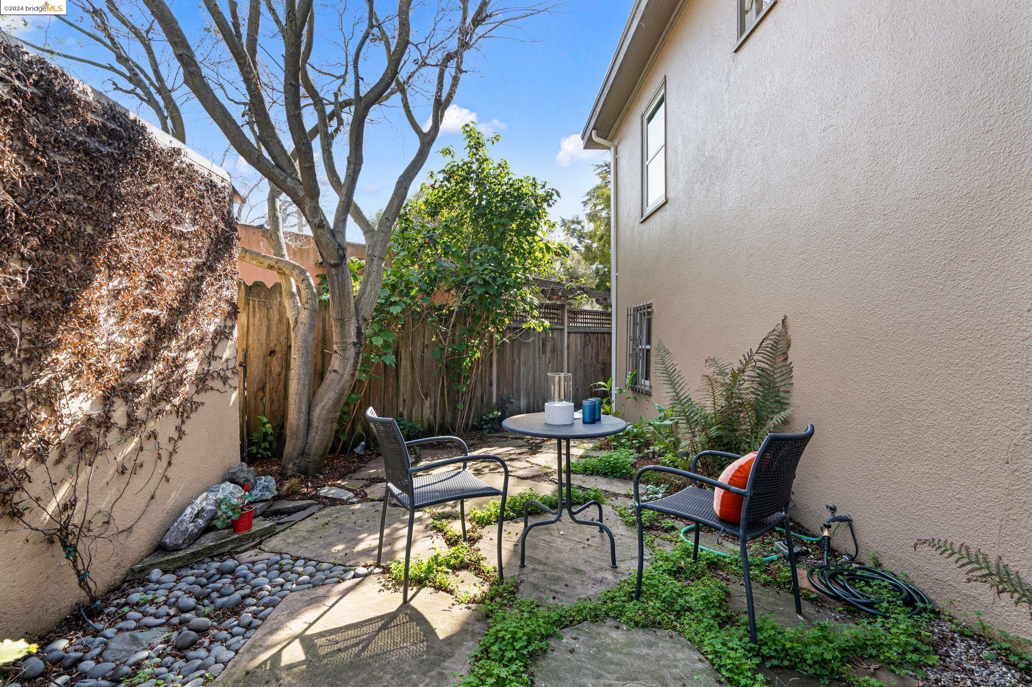 Detail Gallery Image 21 of 25 For 1401 Acton Street, Berkeley,  CA 94702 - 2 Beds | 1 Baths