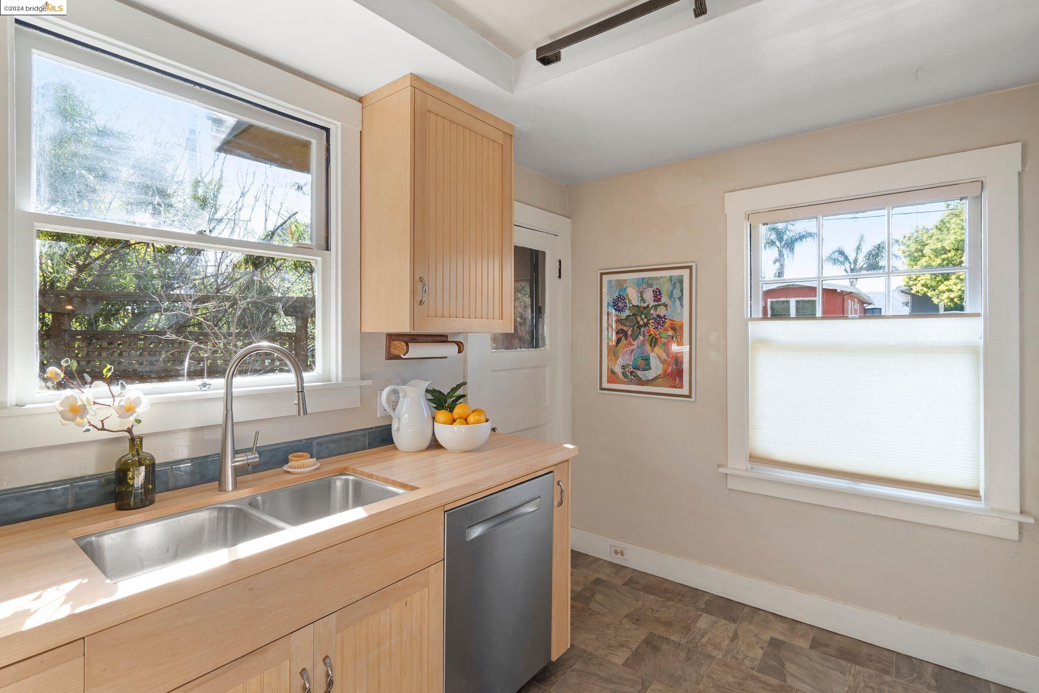 Detail Gallery Image 10 of 25 For 1401 Acton Street, Berkeley,  CA 94702 - 2 Beds | 1 Baths