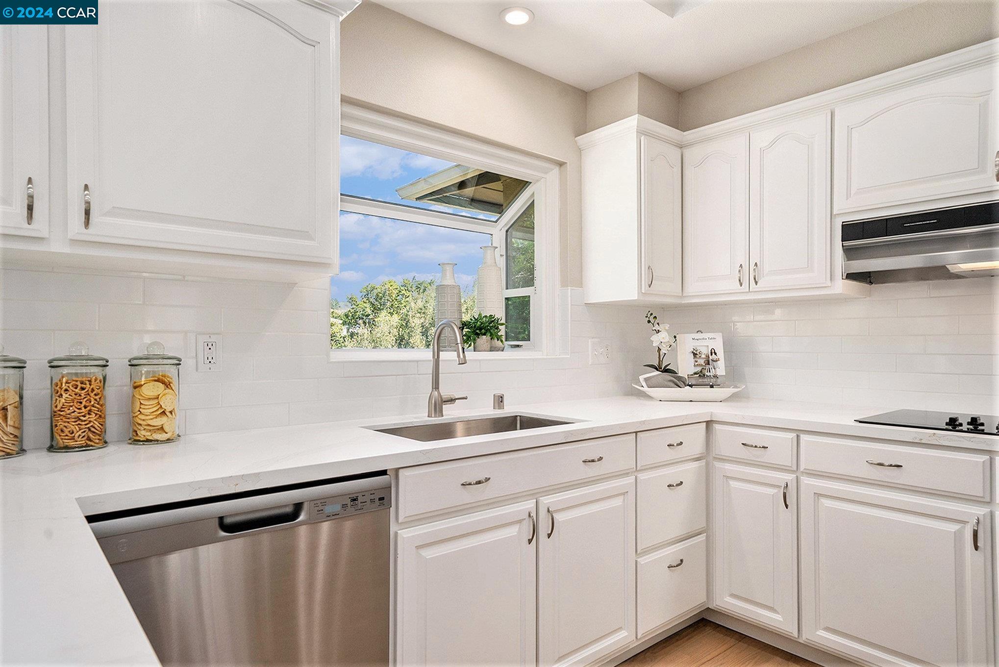 Detail Gallery Image 16 of 48 For 18065 Lamson Rd, Castro Valley,  CA 94546 - 4 Beds | 2/1 Baths