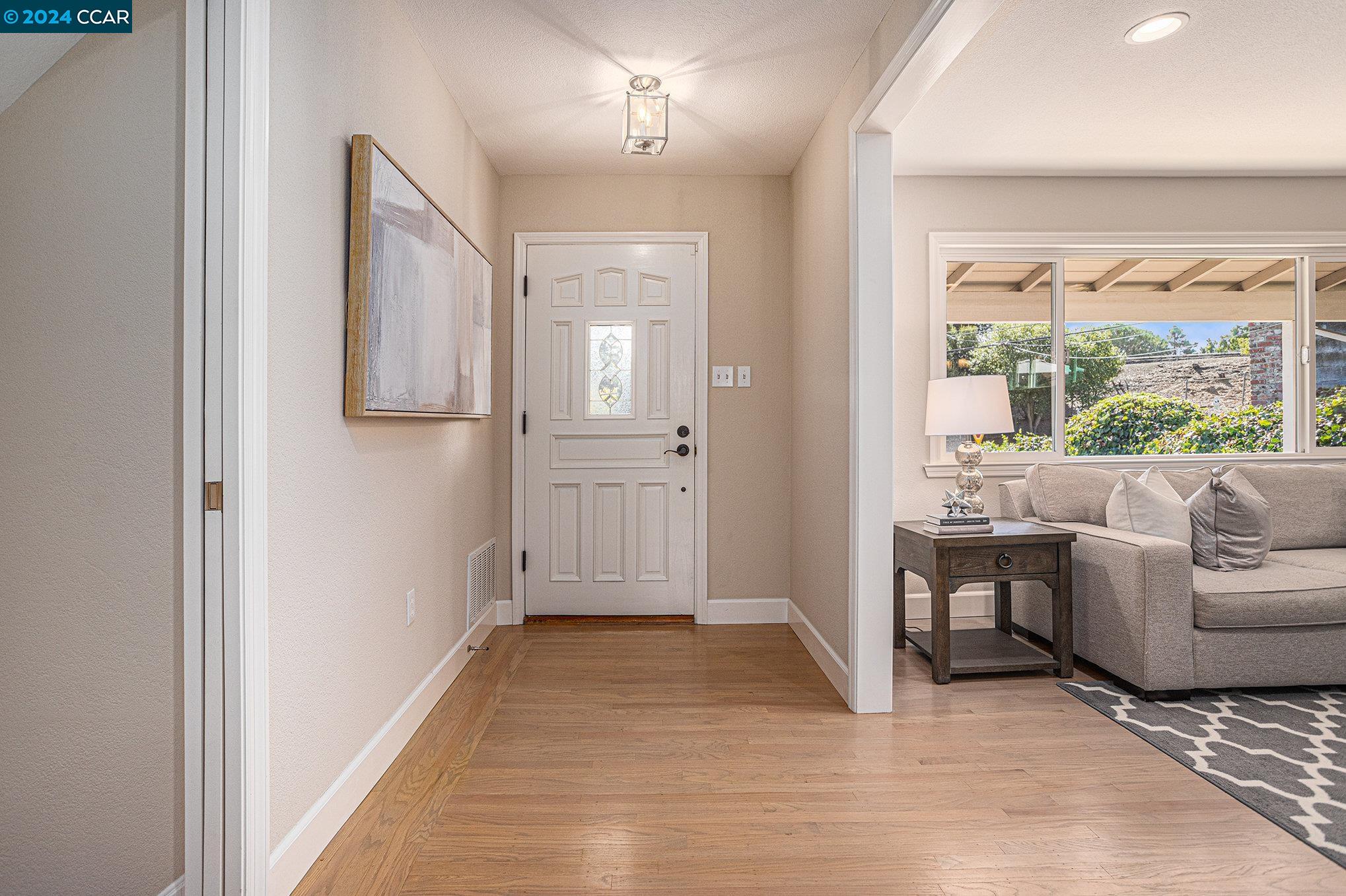 Detail Gallery Image 7 of 48 For 18065 Lamson Rd, Castro Valley,  CA 94546 - 4 Beds | 2/1 Baths