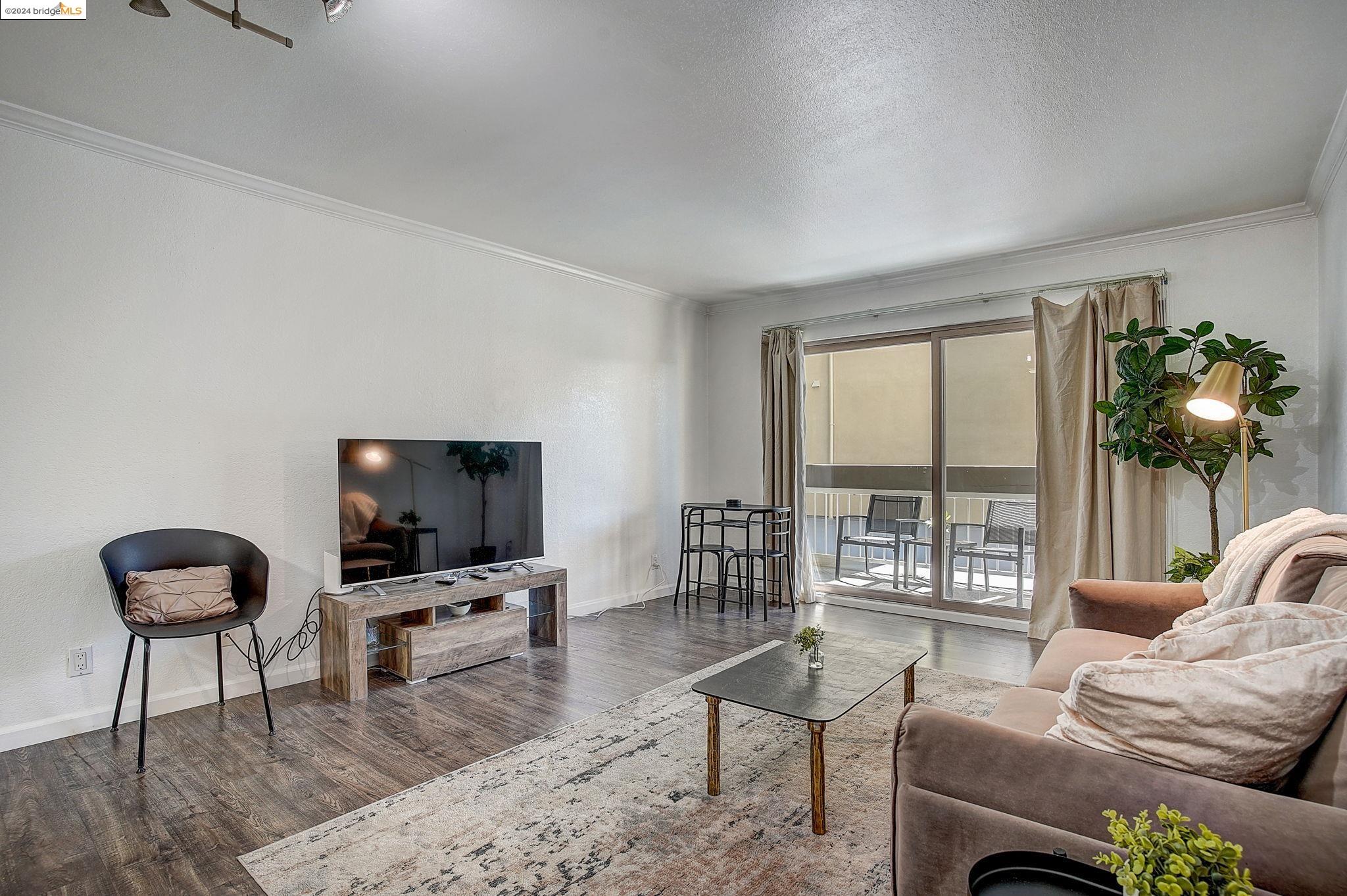 Detail Gallery Image 3 of 45 For 77 Fairmount Ave #106,  Oakland,  CA 94611 - 1 Beds | 1 Baths