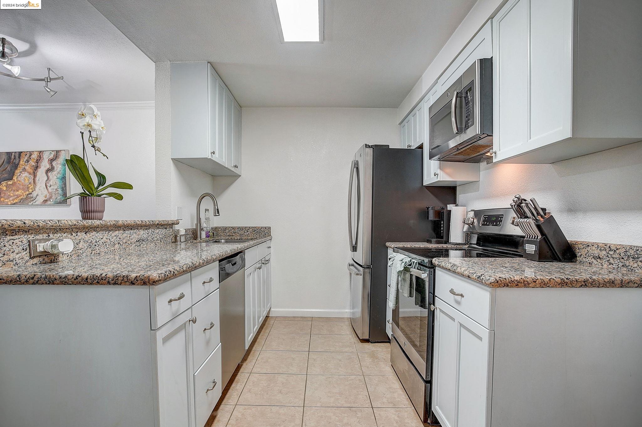Detail Gallery Image 5 of 45 For 77 Fairmount Ave #106,  Oakland,  CA 94611 - 1 Beds | 1 Baths