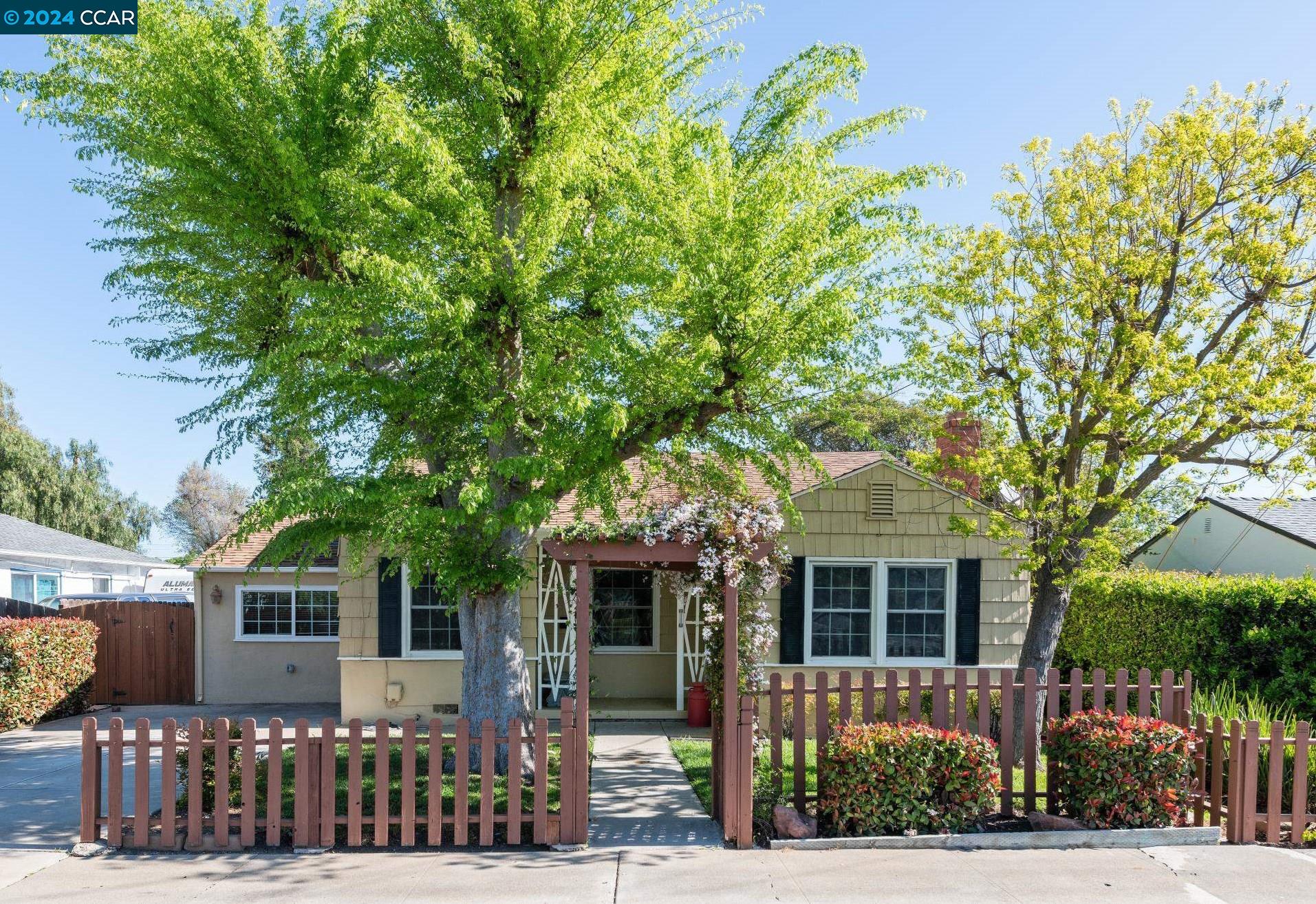 Detail Gallery Image 1 of 1 For 2291 Hickory Dr, Concord,  CA 94520 - 2 Beds | 1 Baths
