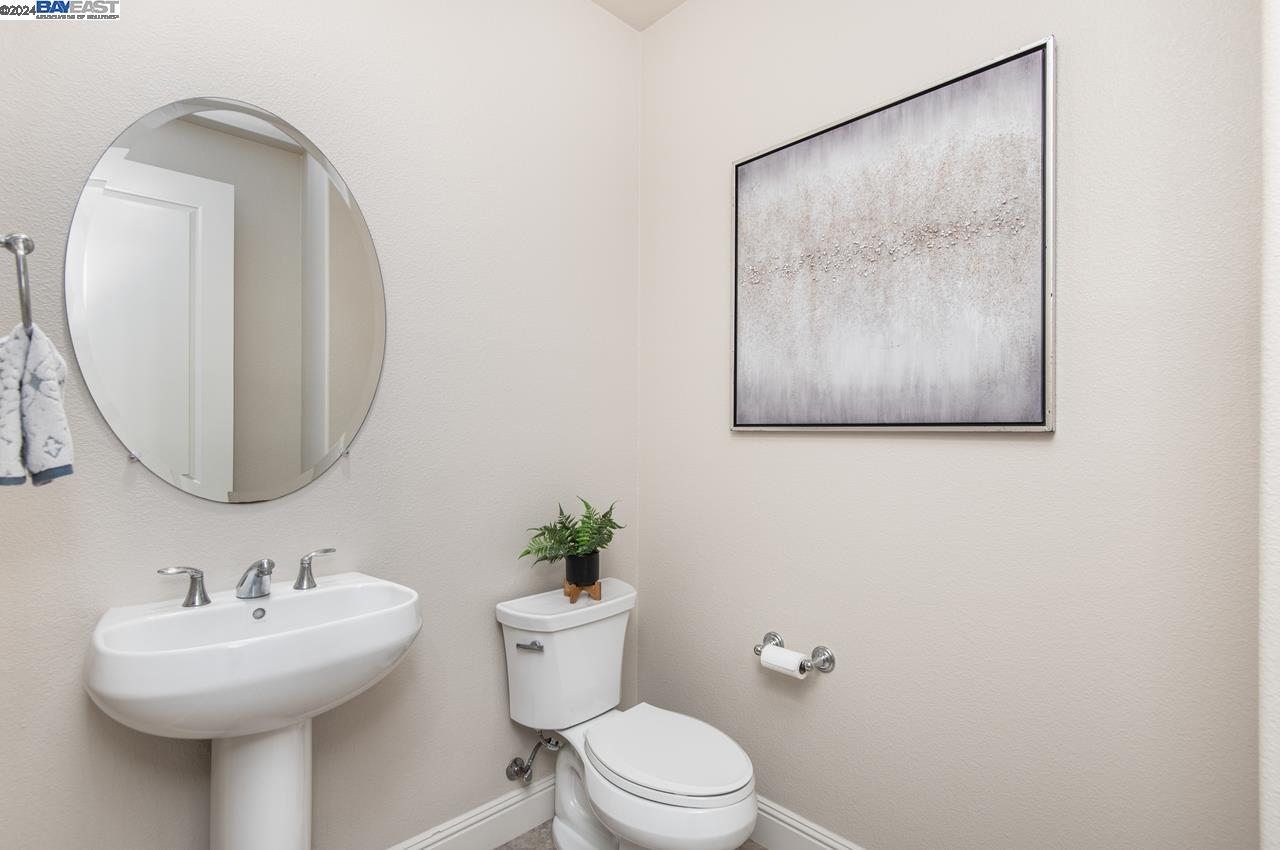 Detail Gallery Image 13 of 34 For 4322 Sunset View Dr, Dublin,  CA 94568 - 4 Beds | 2/1 Baths