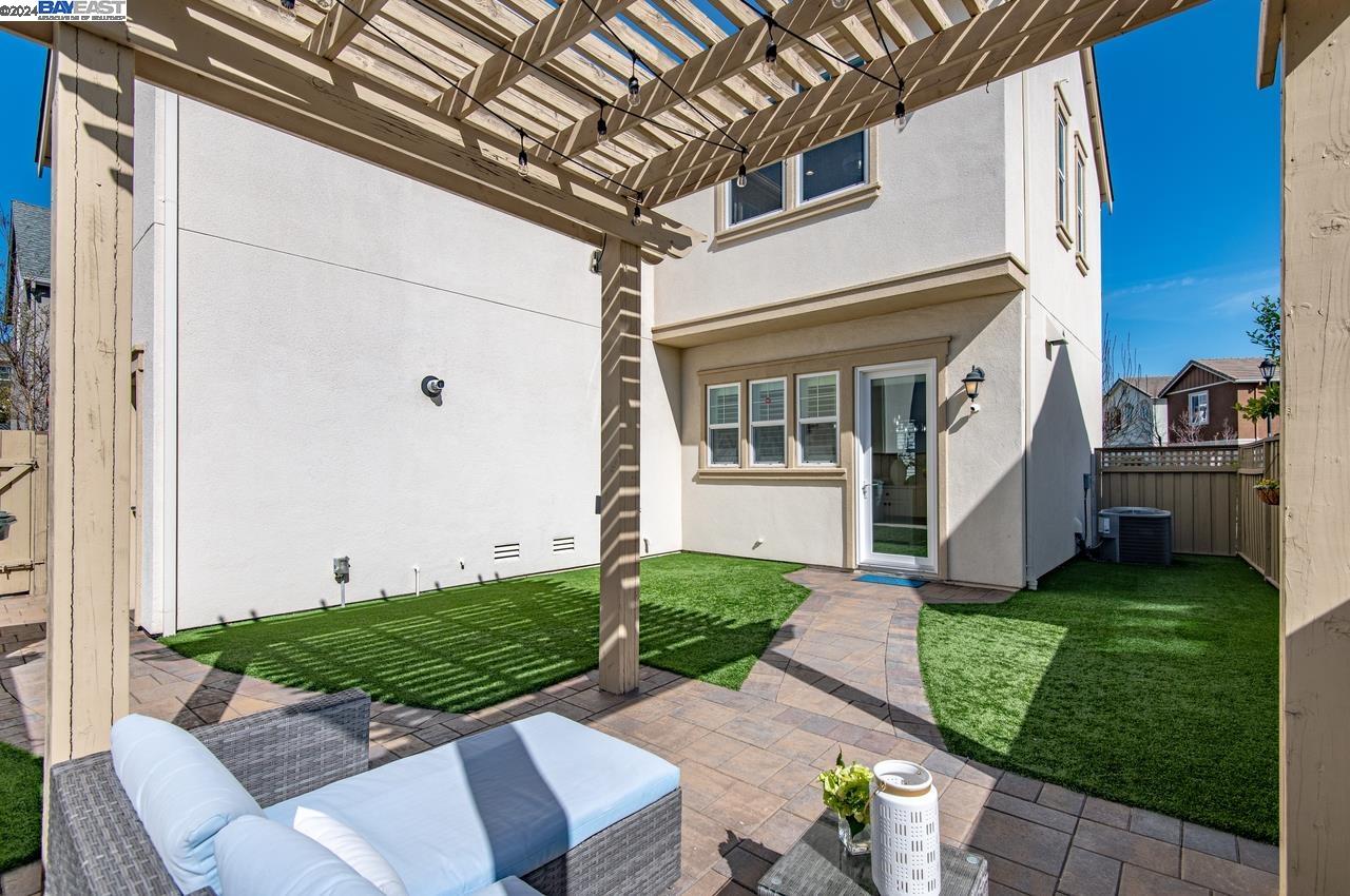 Detail Gallery Image 26 of 34 For 4322 Sunset View Dr, Dublin,  CA 94568 - 4 Beds | 2/1 Baths