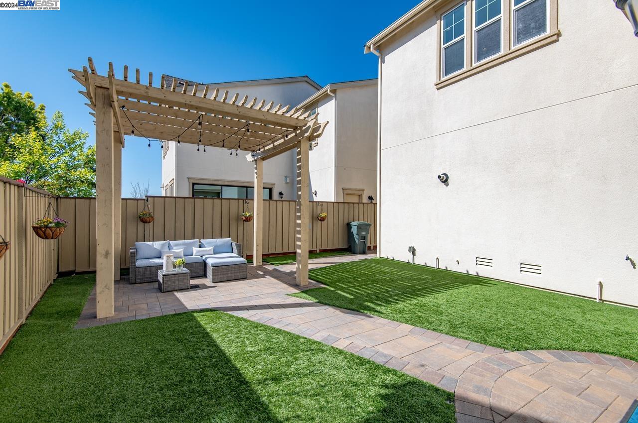 Detail Gallery Image 27 of 34 For 4322 Sunset View Dr, Dublin,  CA 94568 - 4 Beds | 2/1 Baths