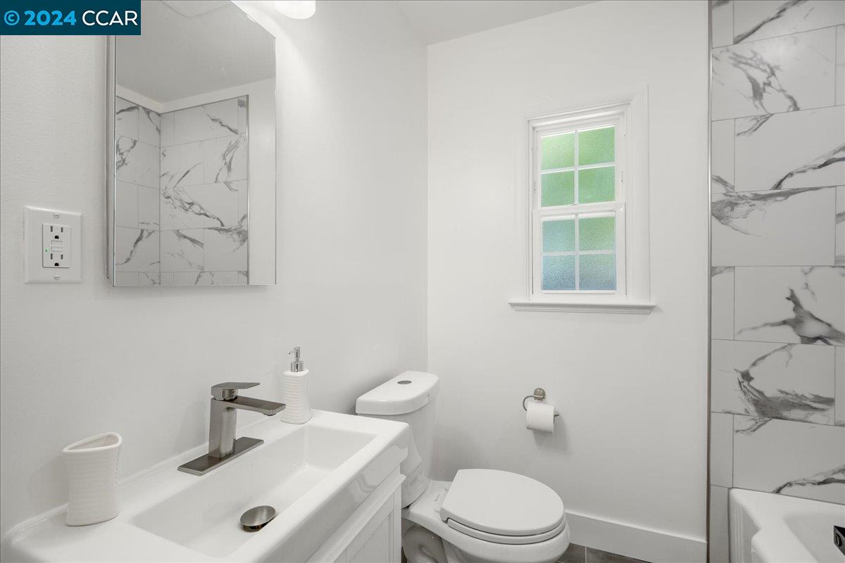Detail Gallery Image 19 of 27 For 3328 Humphrey Ave, Richmond,  CA 94804 - 3 Beds | 2/1 Baths