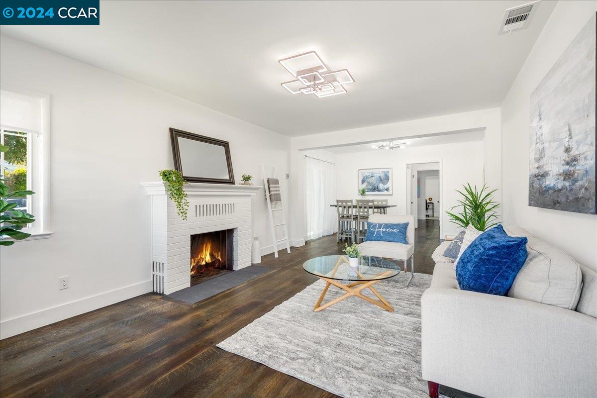 Detail Gallery Image 5 of 27 For 3328 Humphrey Ave, Richmond,  CA 94804 - 3 Beds | 2/1 Baths
