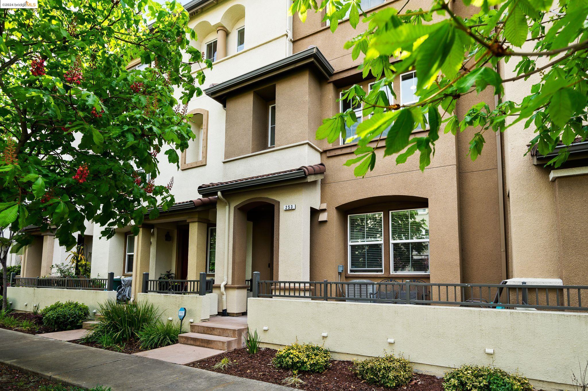 More Details about MLS # 41056005 : 253 SULLIVAN WAY