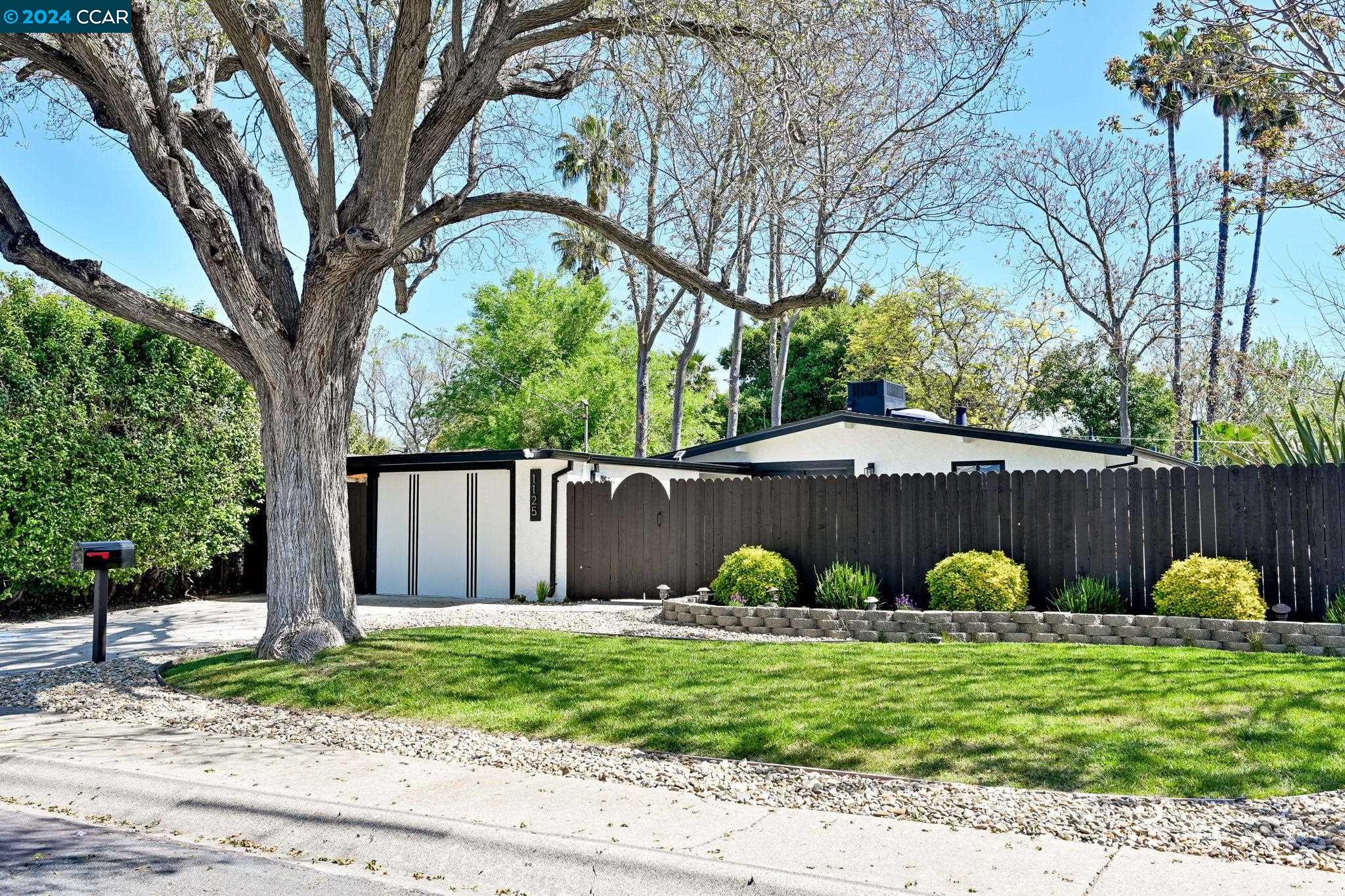 Front Image Thumbnail for CC41056006