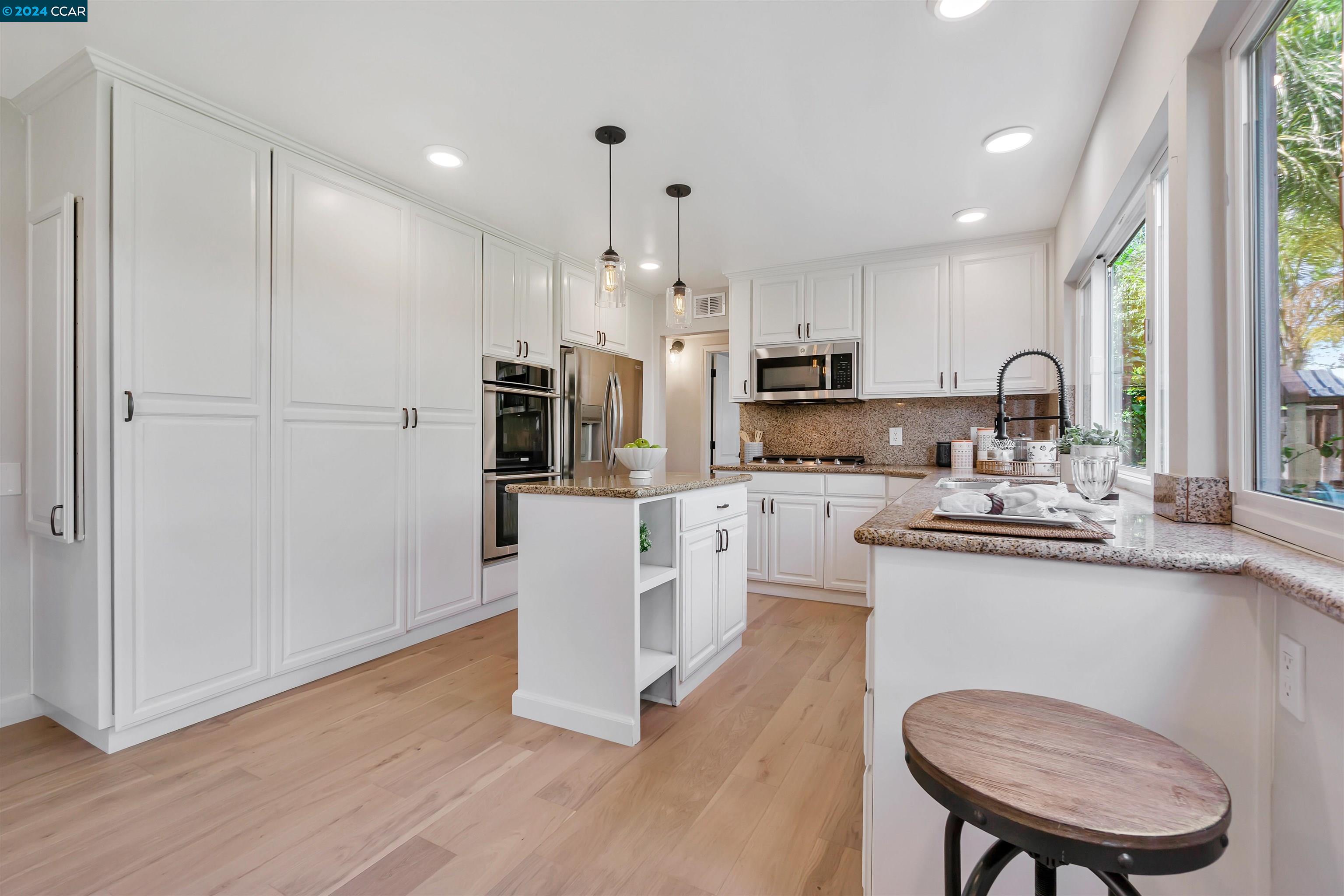 Detail Gallery Image 9 of 49 For 2872 Lyon Circle, Concord,  CA 94518 - 4 Beds | 2 Baths