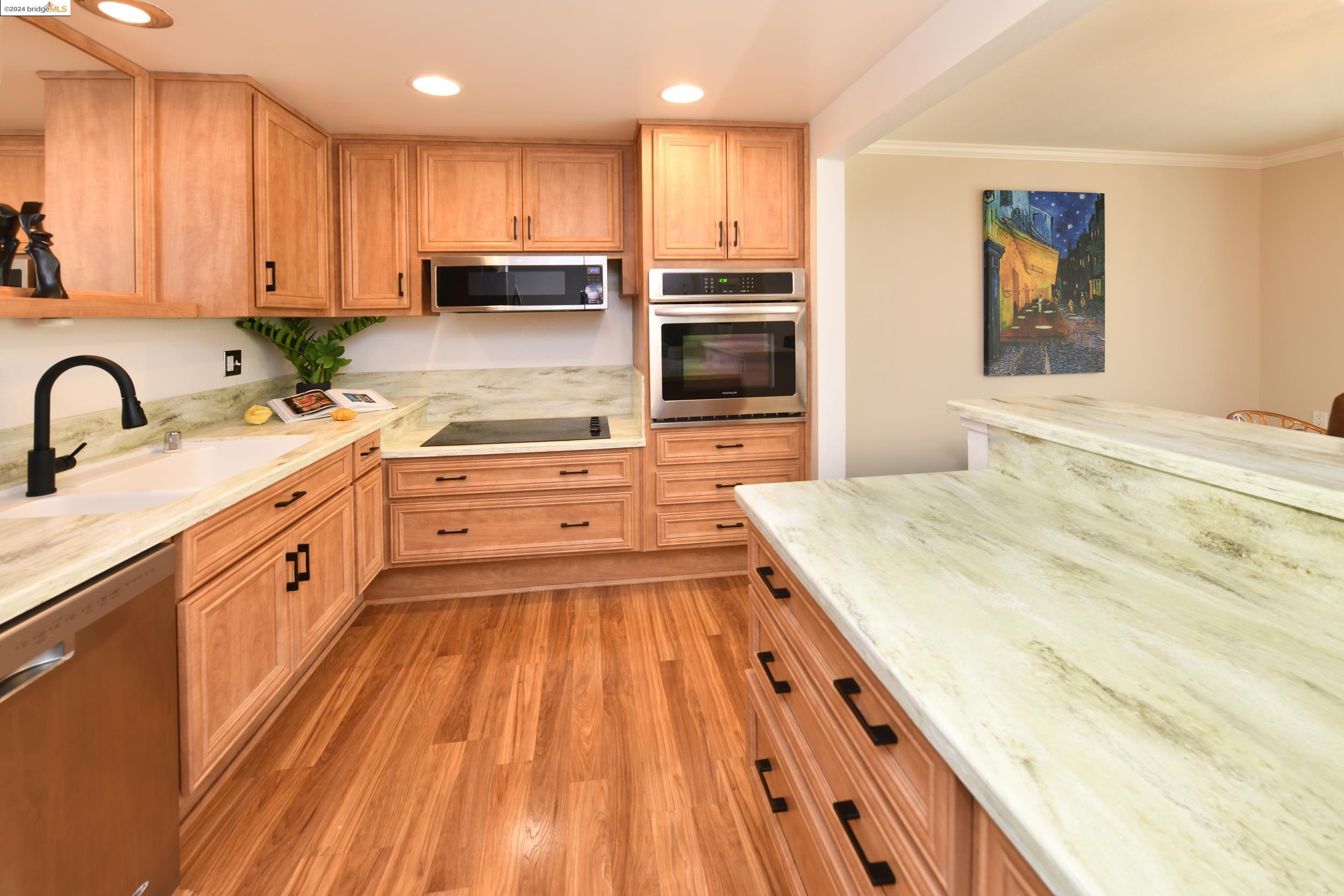 Detail Gallery Image 7 of 51 For 1910 Skycrest Dr #5,  Walnut Creek,  CA 94595 - 2 Beds | 1 Baths