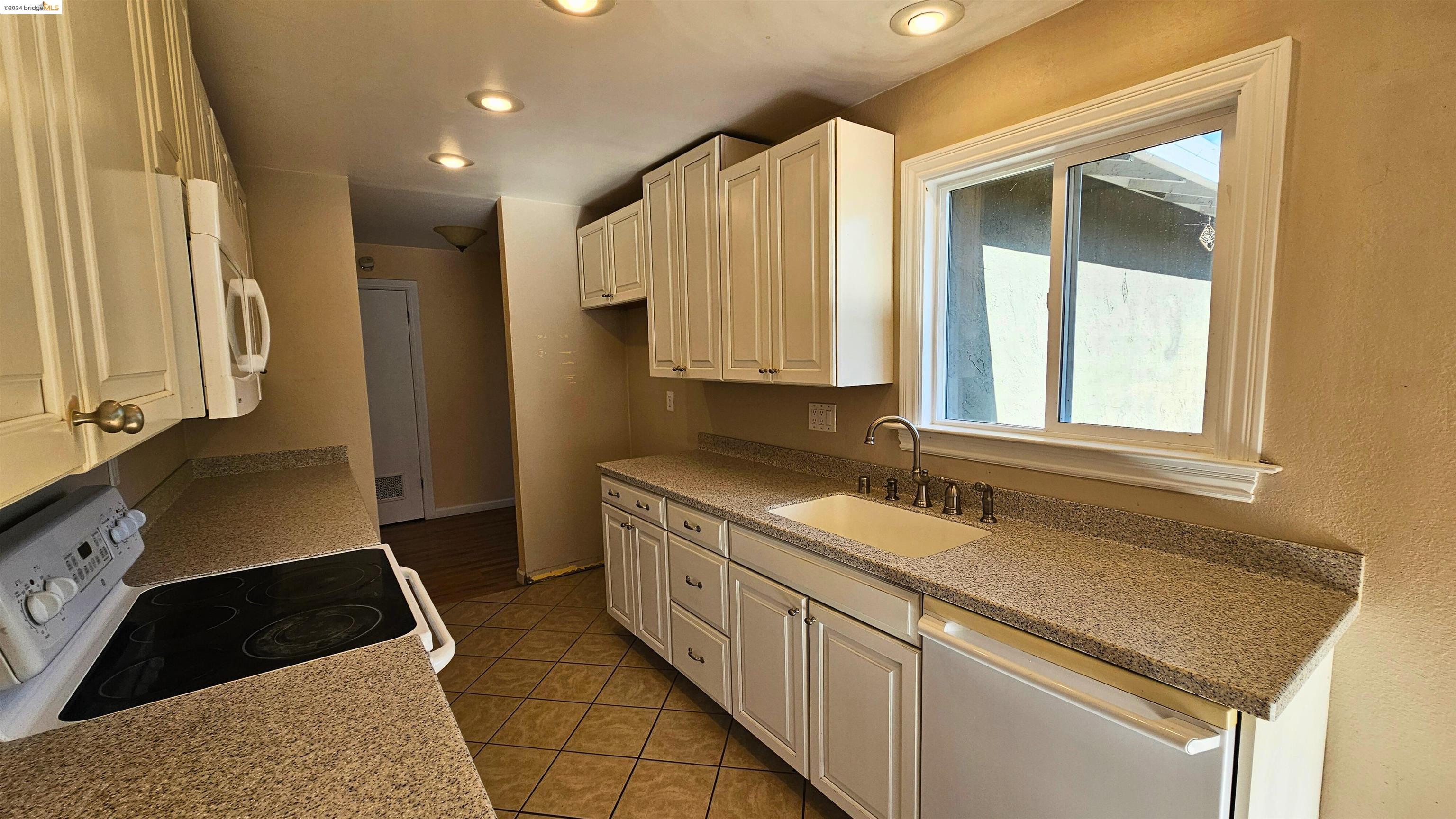 Detail Gallery Image 7 of 17 For 1521 Lipton St, Antioch,  CA 94509 - 3 Beds | 2 Baths