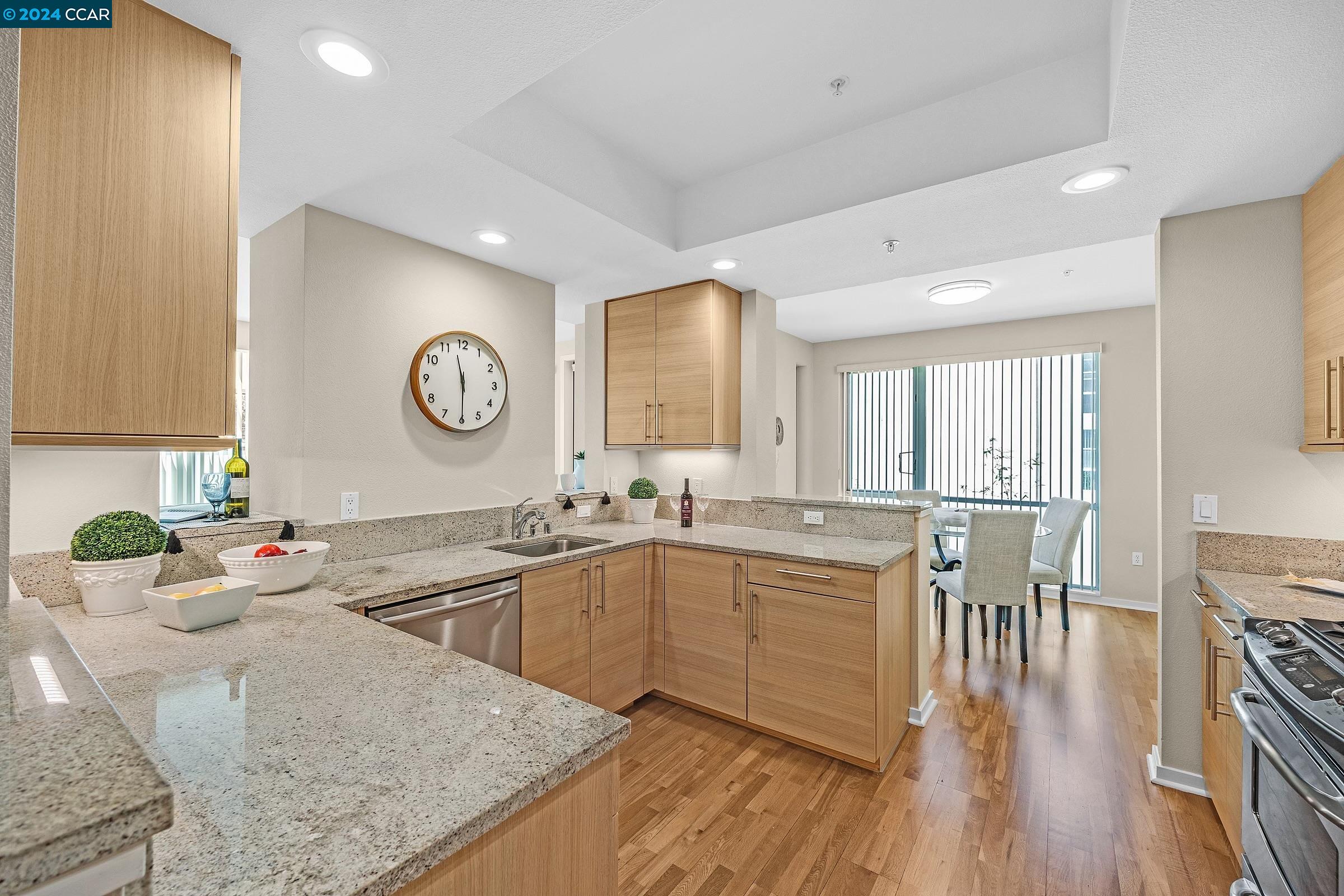 Detail Gallery Image 1 of 37 For 1655 N California Blvd #330,  Walnut Creek,  CA 94596 - 3 Beds | 2/1 Baths