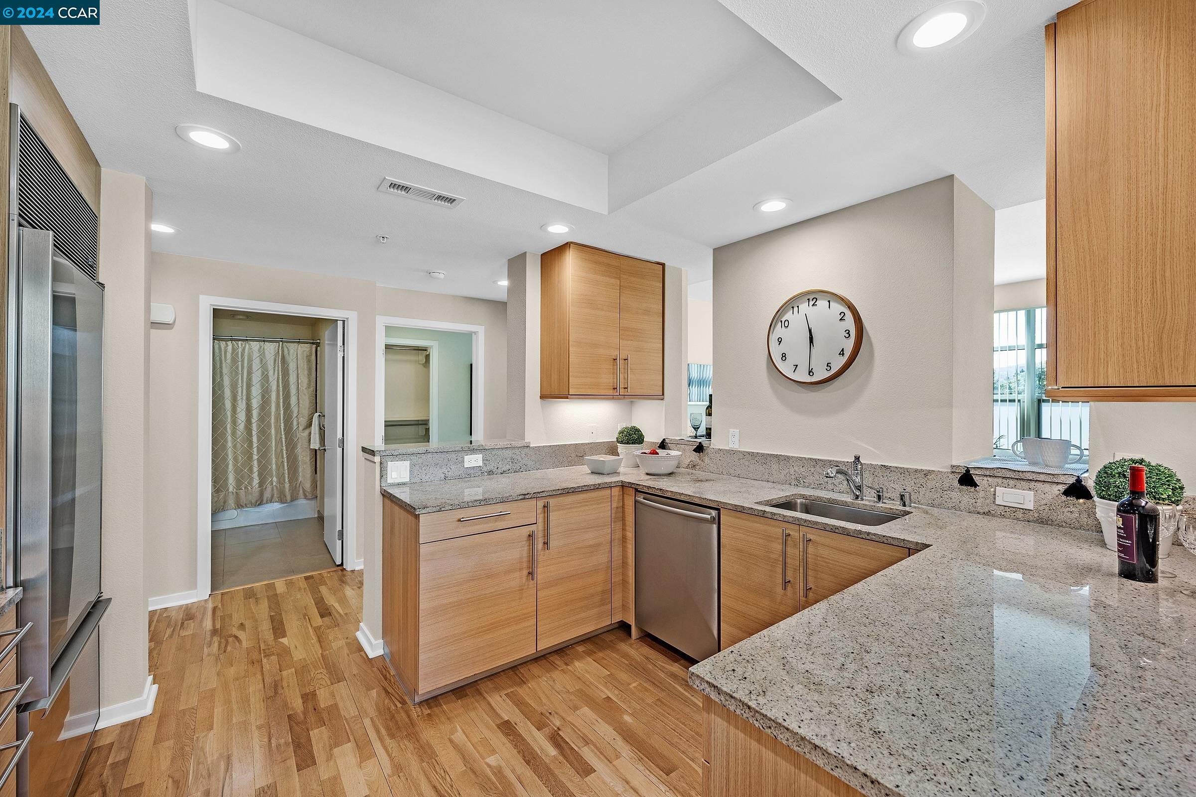 Detail Gallery Image 3 of 37 For 1655 N California Blvd #330,  Walnut Creek,  CA 94596 - 3 Beds | 2/1 Baths