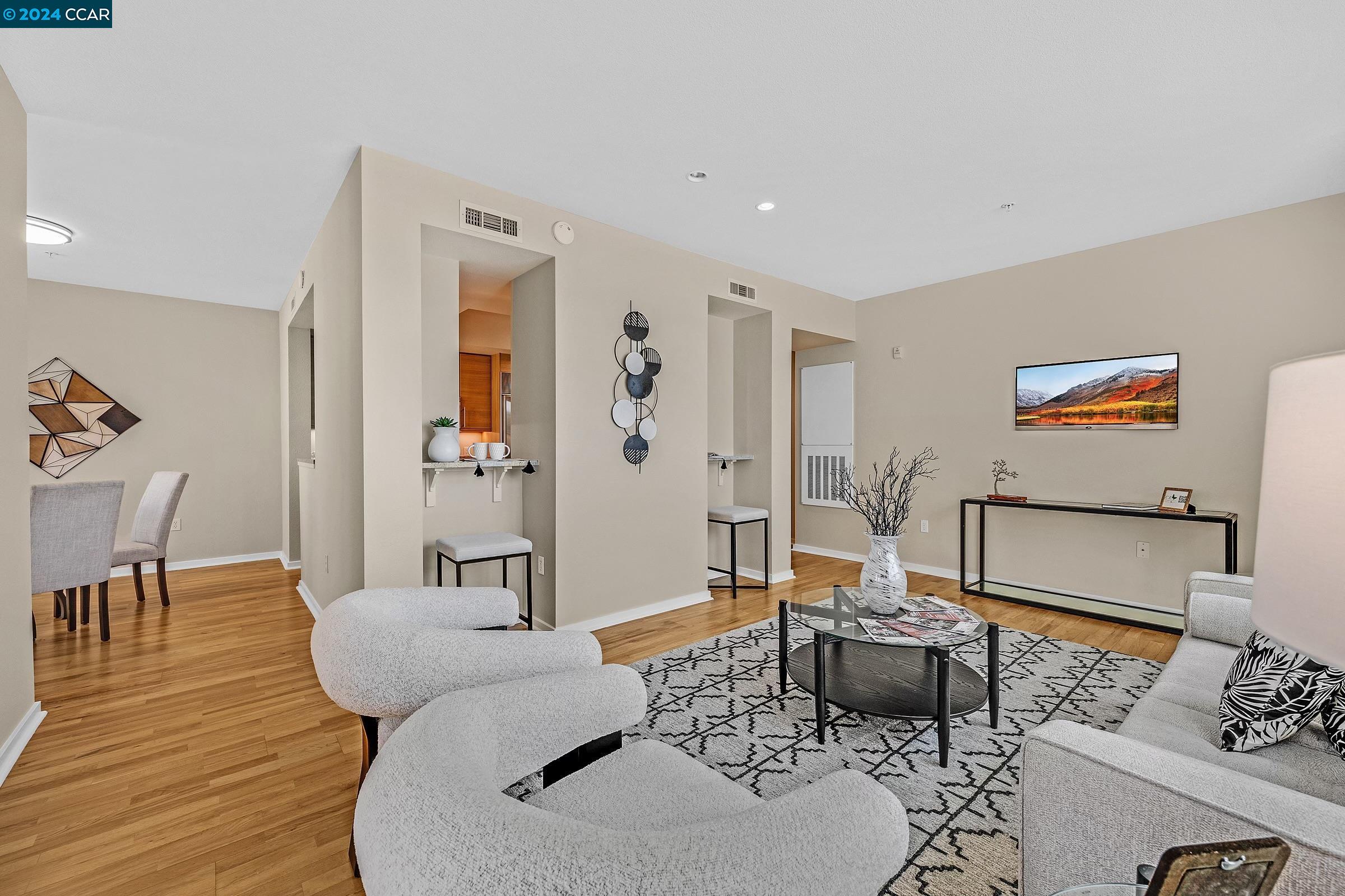 Detail Gallery Image 6 of 37 For 1655 N California Blvd #330,  Walnut Creek,  CA 94596 - 3 Beds | 2/1 Baths