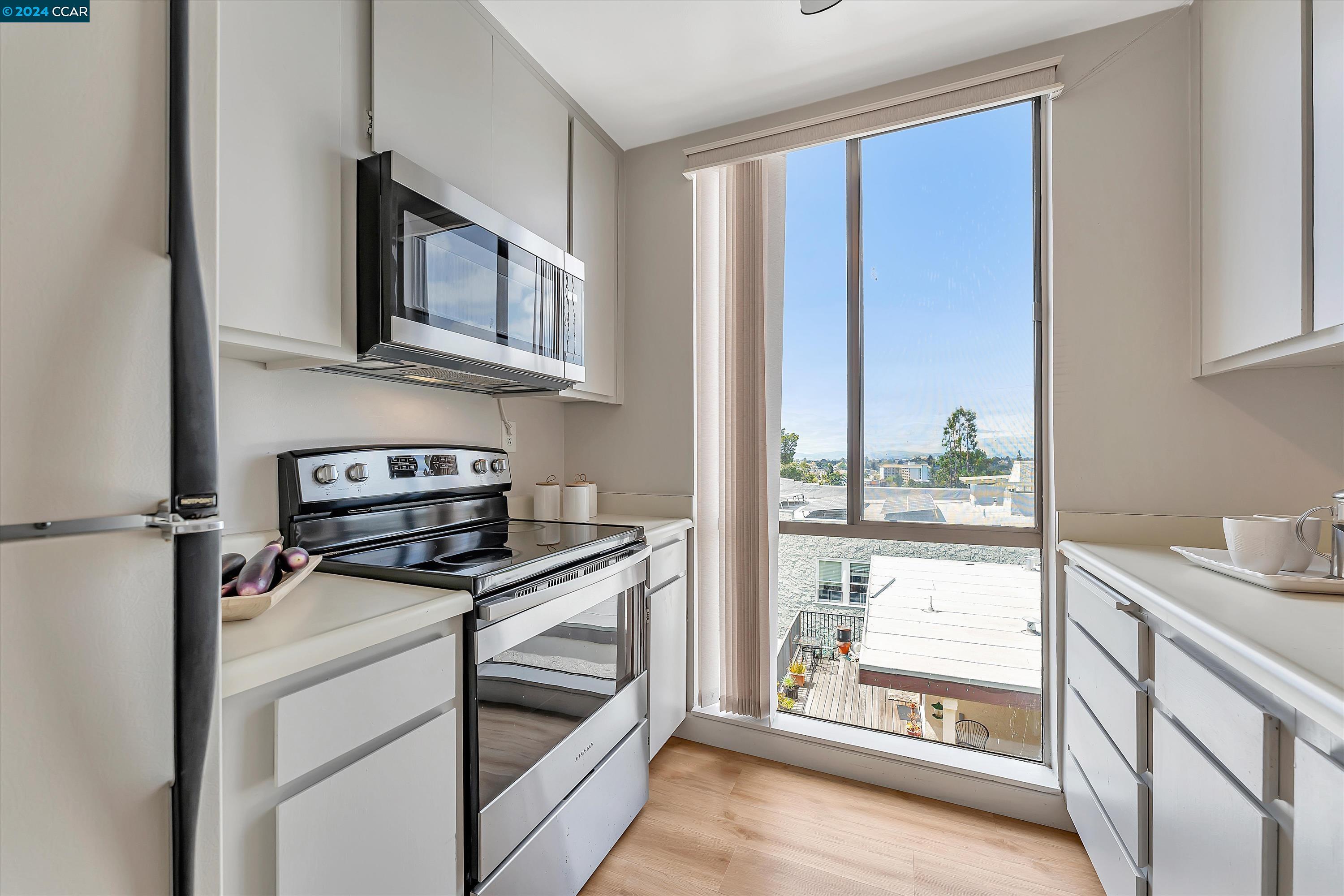 Detail Gallery Image 11 of 30 For 771 Kingston Ave #408,  Oakland,  CA 94611 - 2 Beds | 1 Baths