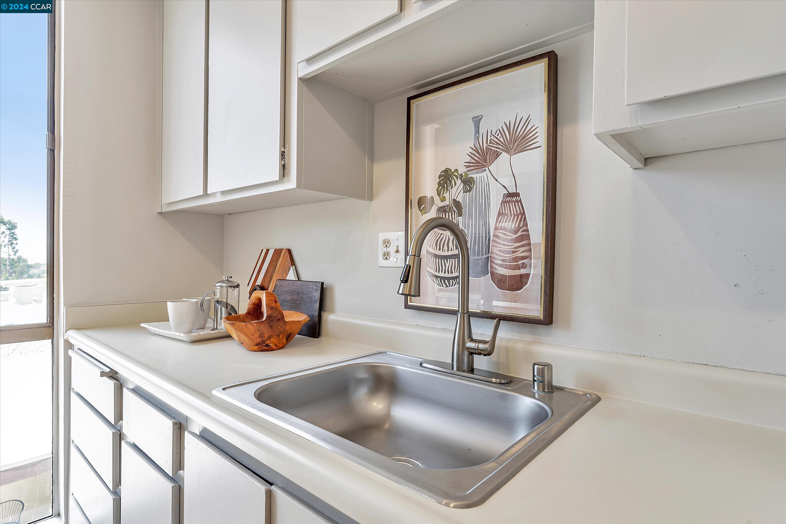 Detail Gallery Image 13 of 30 For 771 Kingston Ave #408,  Oakland,  CA 94611 - 2 Beds | 1 Baths