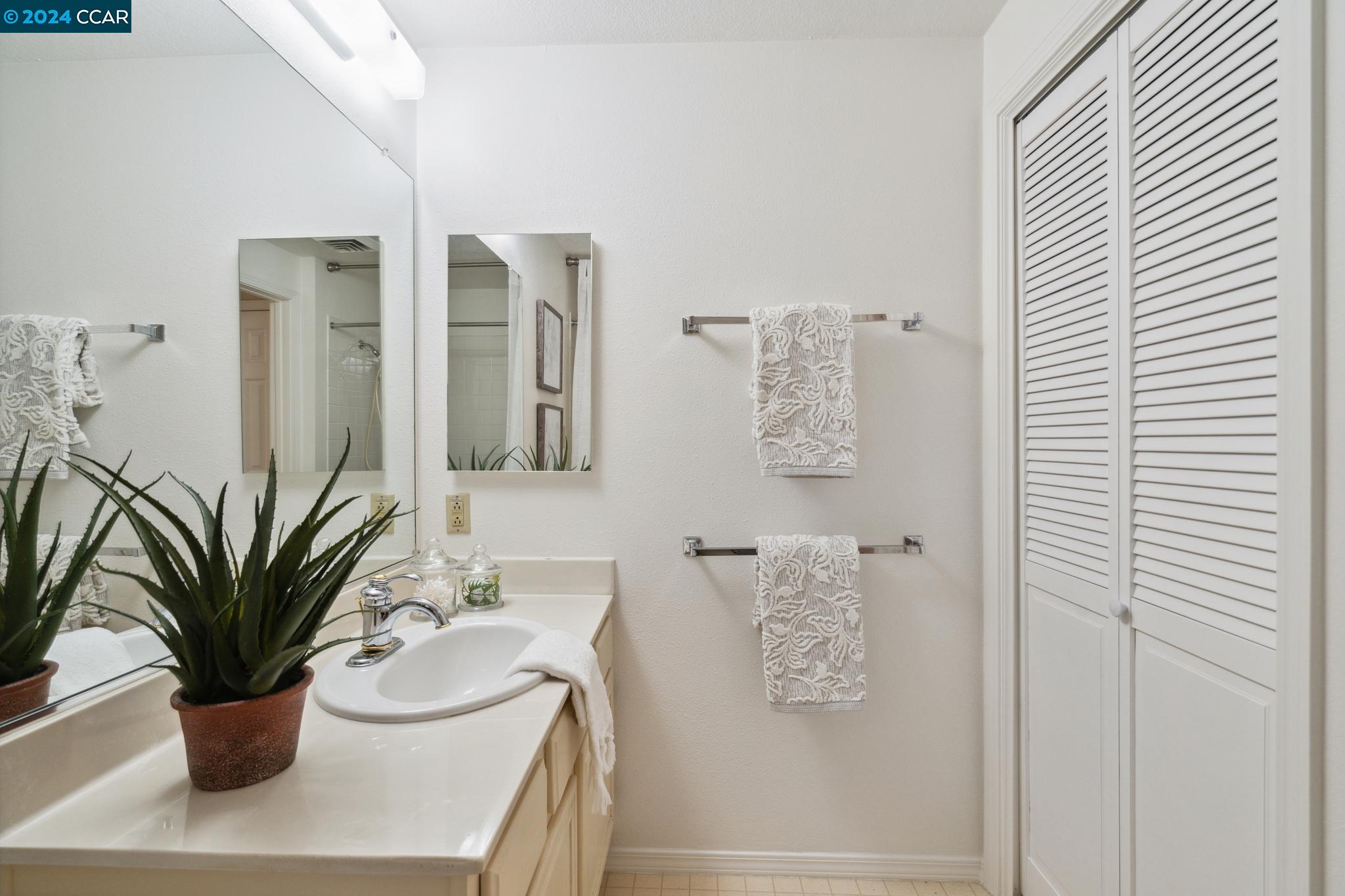 Detail Gallery Image 23 of 58 For 1840 Tice Creek #2405,  Walnut Creek,  CA 94595 - 2 Beds | 2 Baths