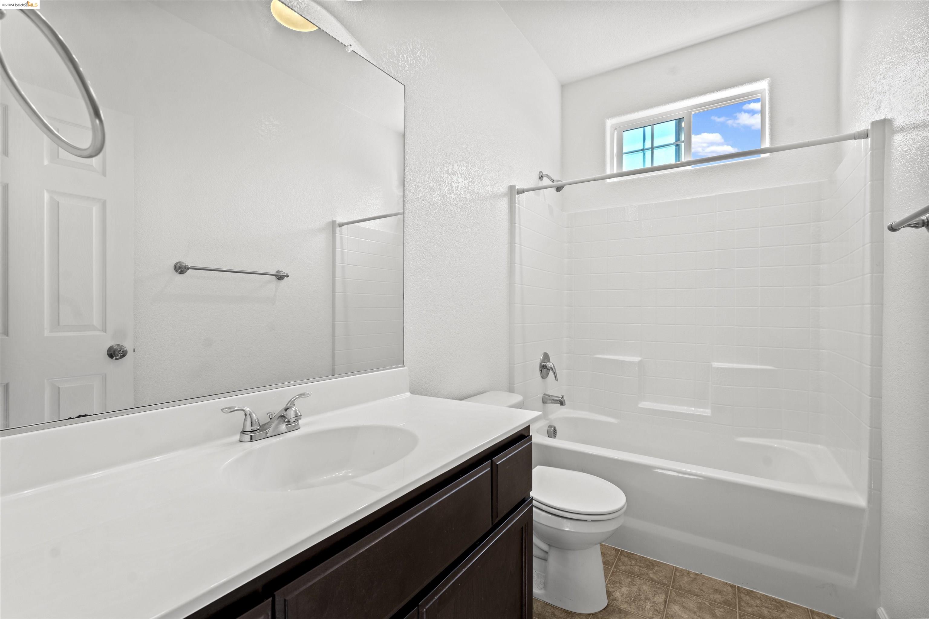 Detail Gallery Image 6 of 21 For 167 Lucca Dr, Newman,  CA 95360 - 2 Beds | 2 Baths