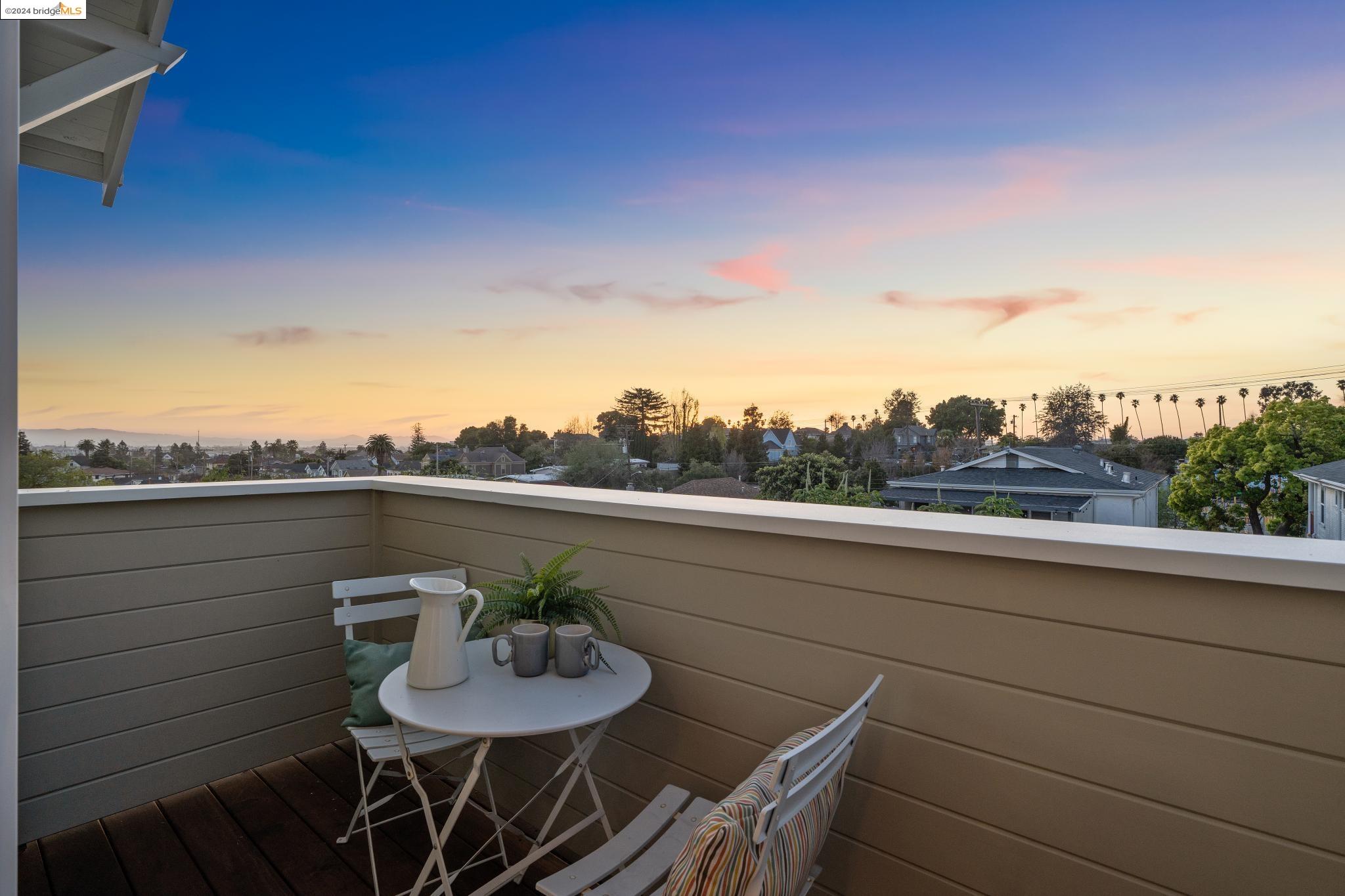 Detail Gallery Image 32 of 60 For 2711 12th Ave, Oakland,  CA 94606 - 4 Beds | 2 Baths