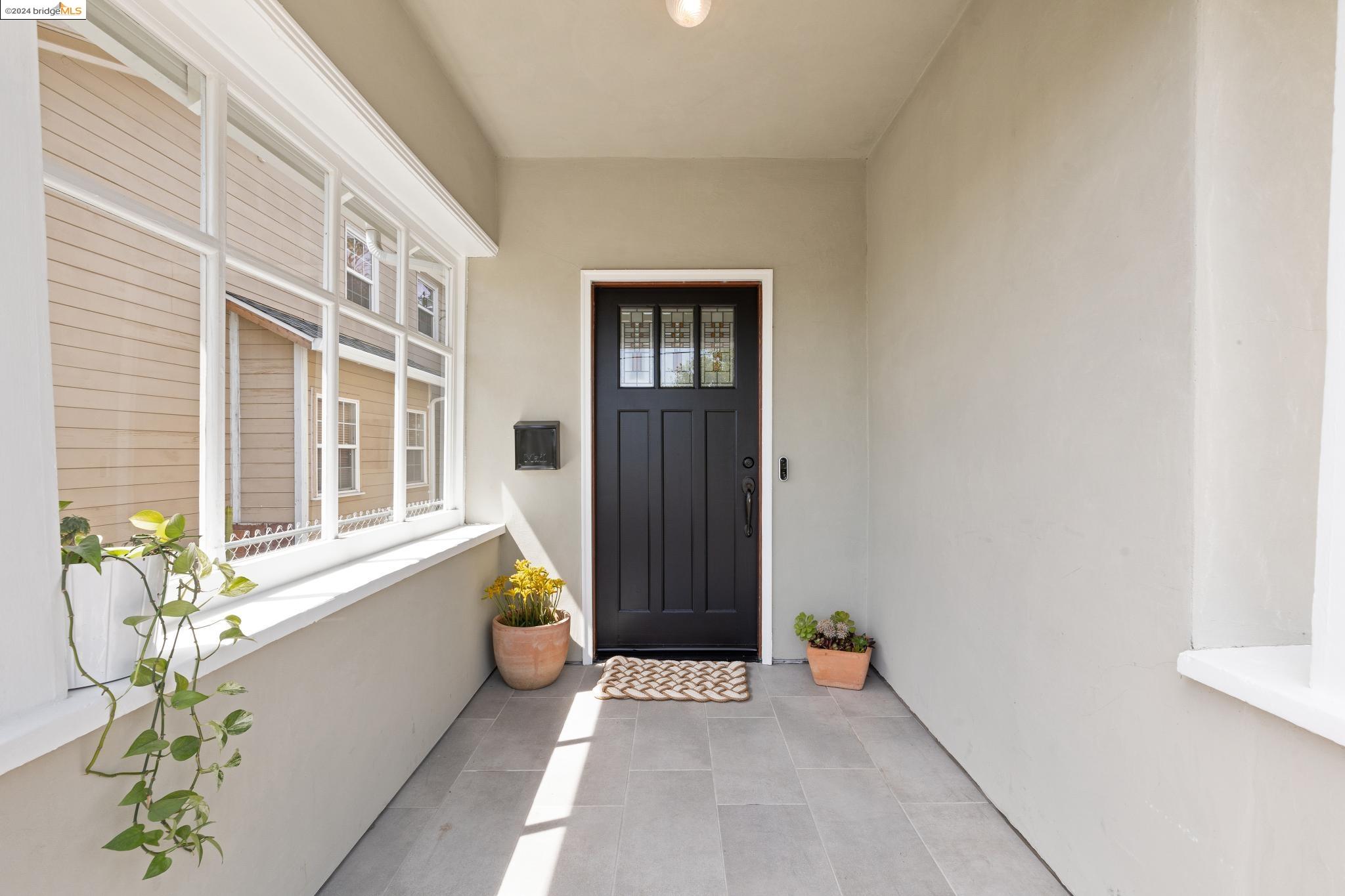 Detail Gallery Image 5 of 60 For 2711 12th Ave, Oakland,  CA 94606 - 4 Beds | 2 Baths