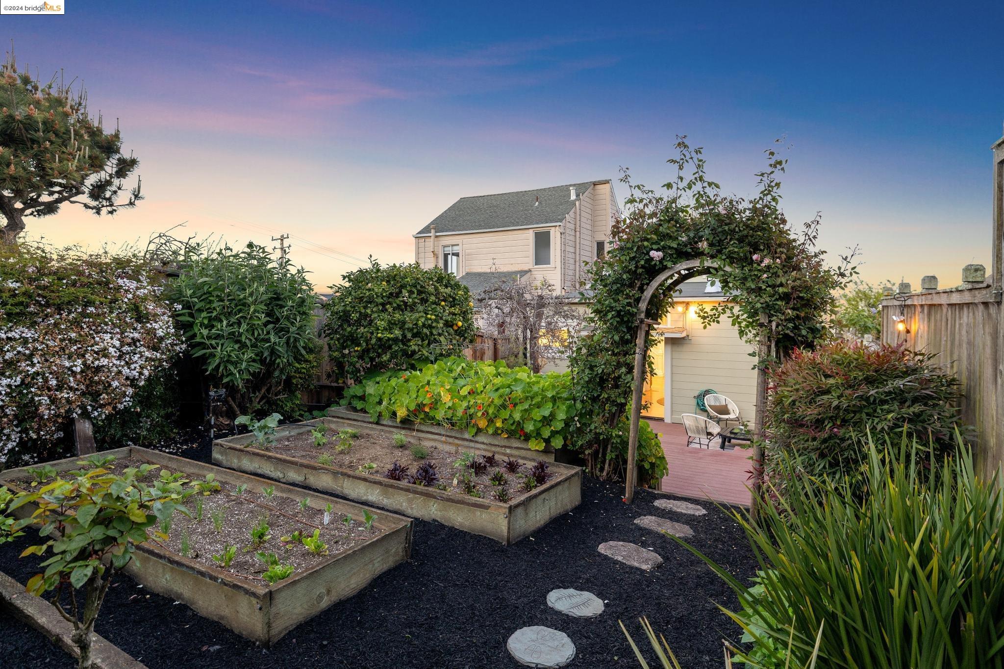 Detail Gallery Image 52 of 55 For 324 Holyoke St, San Francisco,  CA 94134 - 3 Beds | 1 Baths
