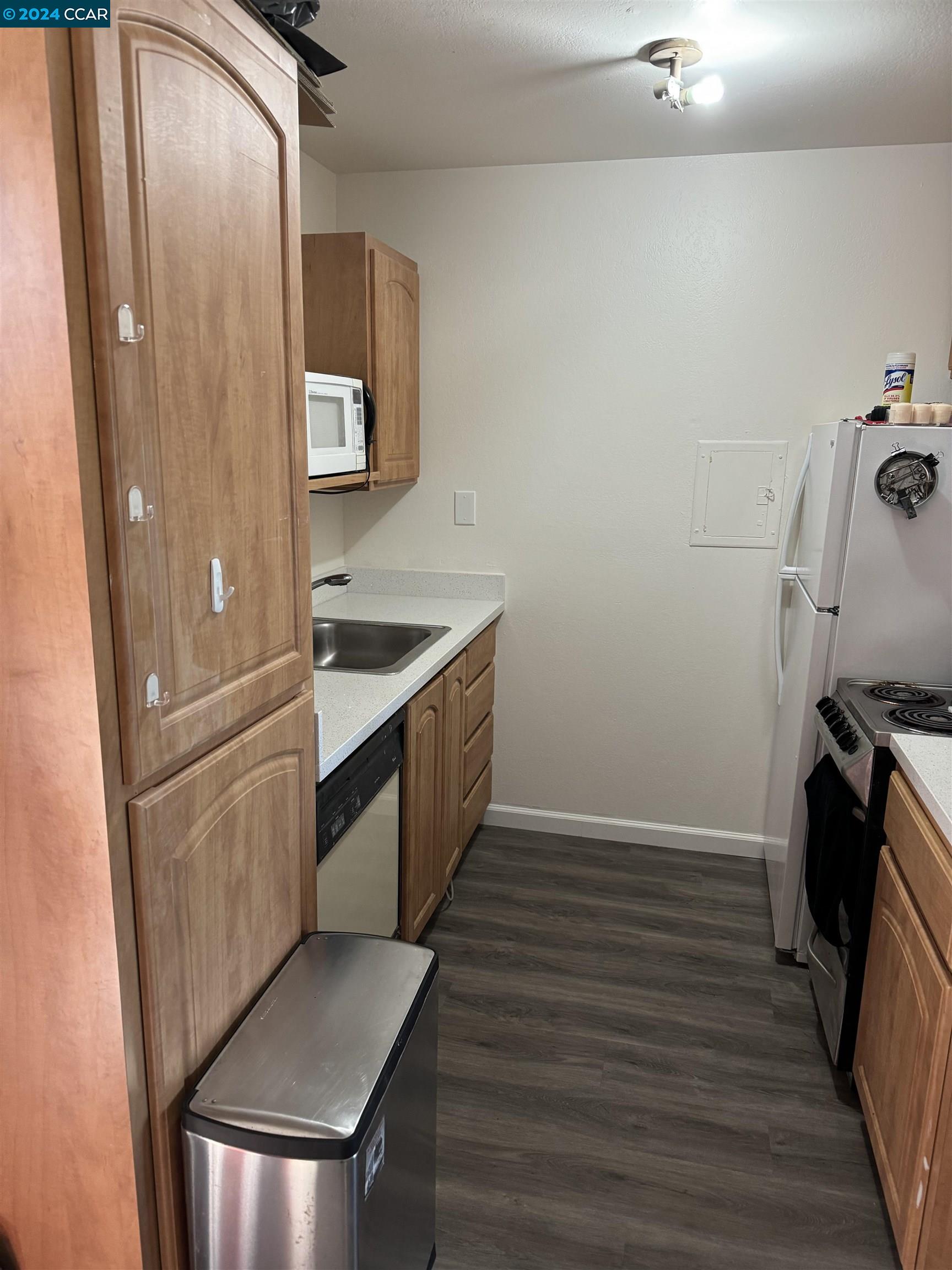 Detail Gallery Image 4 of 52 For 1126 Cherry Avenue #105,  San Bruno,  CA 94066 - 1 Beds | 1 Baths
