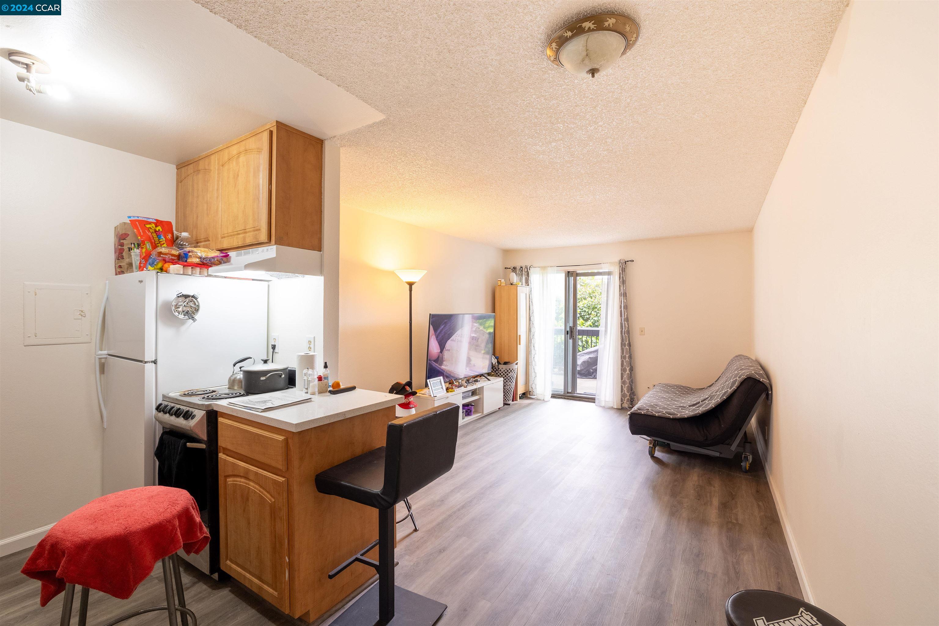 Detail Gallery Image 5 of 52 For 1126 Cherry Avenue #105,  San Bruno,  CA 94066 - 1 Beds | 1 Baths