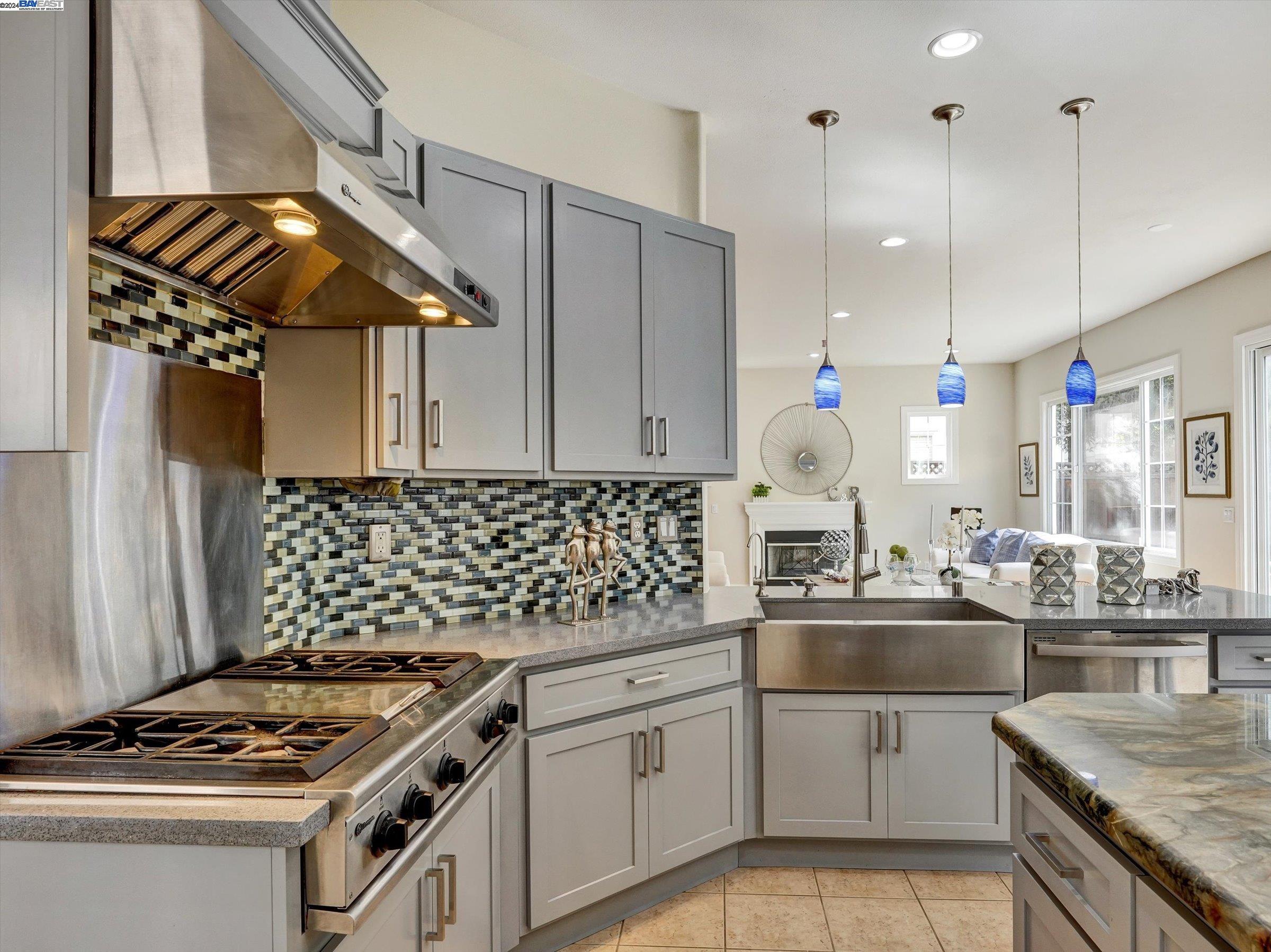Detail Gallery Image 17 of 50 For 4372 Roscommon Way, Dublin,  CA 94568 - 4 Beds | 2/1 Baths
