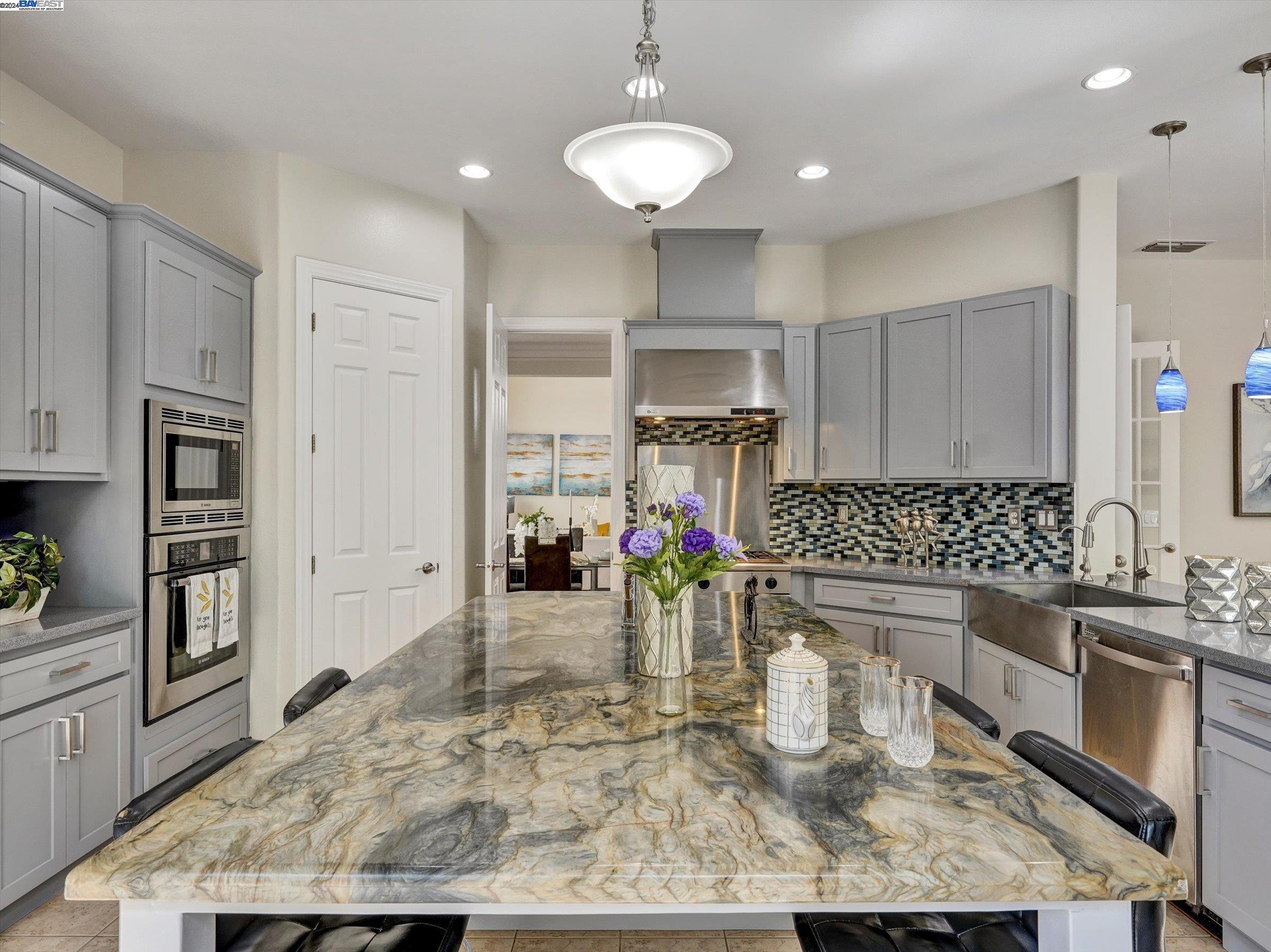 Detail Gallery Image 19 of 50 For 4372 Roscommon Way, Dublin,  CA 94568 - 4 Beds | 2/1 Baths