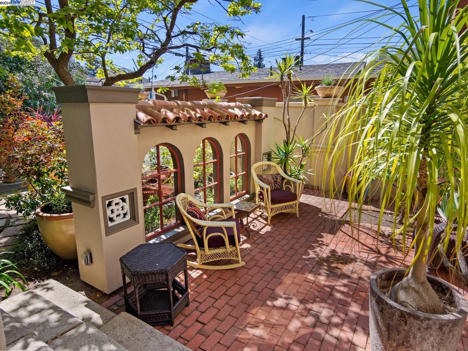 Detail Gallery Image 6 of 60 For 2045 Buena Vista Ave, Alameda,  CA 94501 - 5 Beds | 4/1 Baths