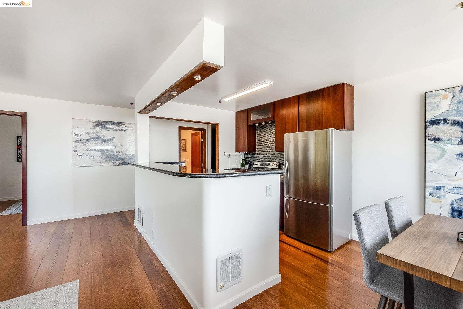 Detail Gallery Image 19 of 29 For 555 Pierce St #1720,  Albany,  CA 94706 - 2 Beds | 2 Baths