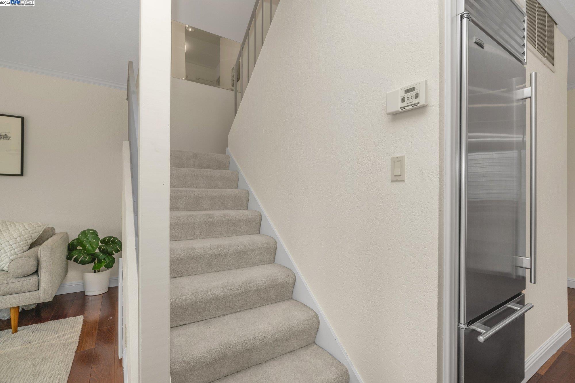 Detail Gallery Image 14 of 34 For 25099 Oakridge Ct, Hayward,  CA 94541 - 3 Beds | 2/1 Baths