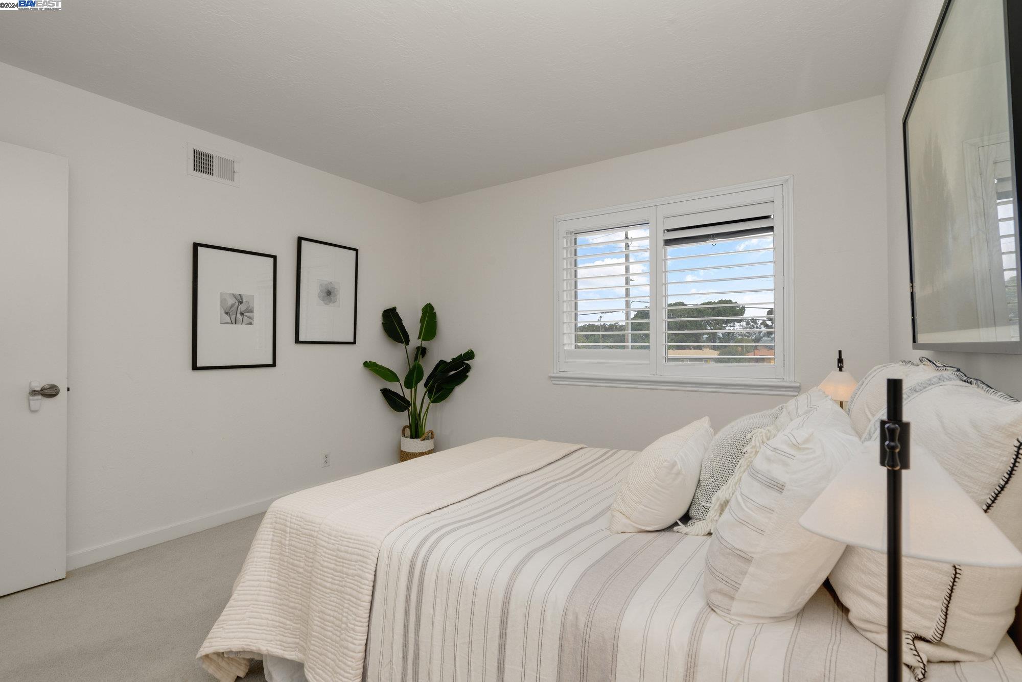 Detail Gallery Image 26 of 34 For 25099 Oakridge Ct, Hayward,  CA 94541 - 3 Beds | 2/1 Baths