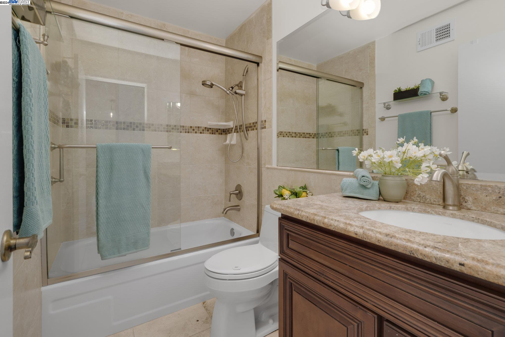 Detail Gallery Image 27 of 34 For 25099 Oakridge Ct, Hayward,  CA 94541 - 3 Beds | 2/1 Baths