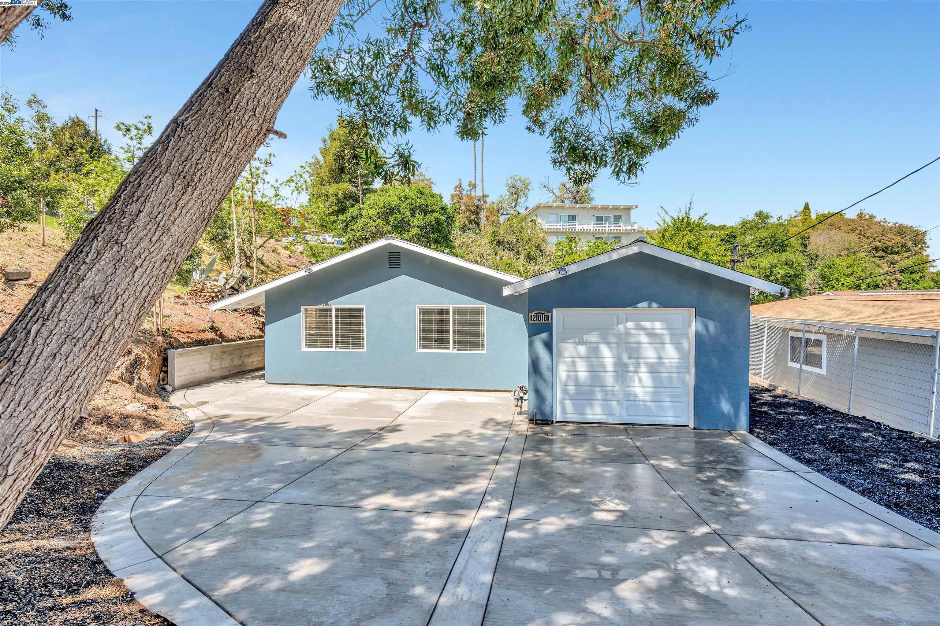 Detail Gallery Image 1 of 1 For 200 Coughlan Street, Vallejo,  CA 94590 - 3 Beds | 1 Baths