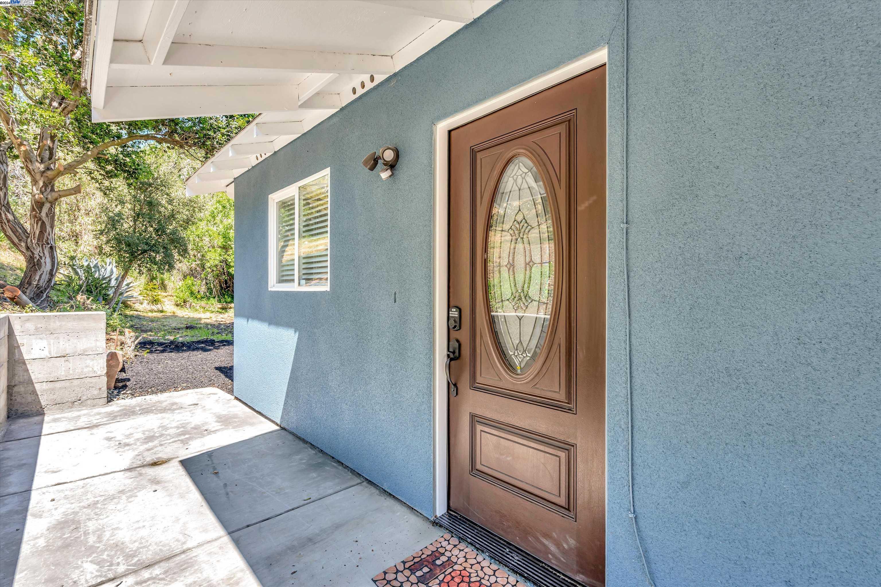 Detail Gallery Image 3 of 33 For 200 Coughlan Street, Vallejo,  CA 94590 - 3 Beds | 1 Baths