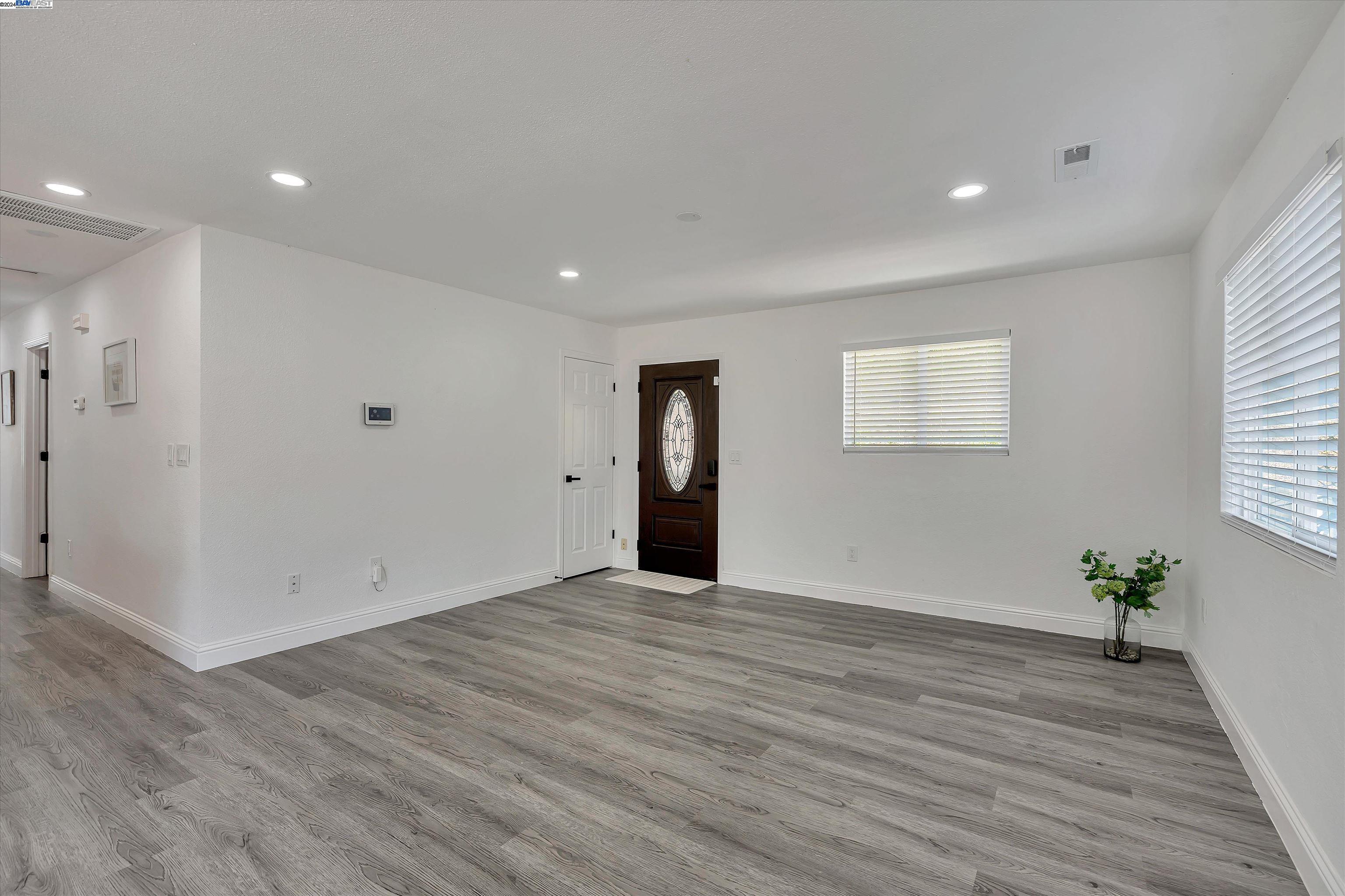 Detail Gallery Image 5 of 33 For 200 Coughlan Street, Vallejo,  CA 94590 - 3 Beds | 1 Baths