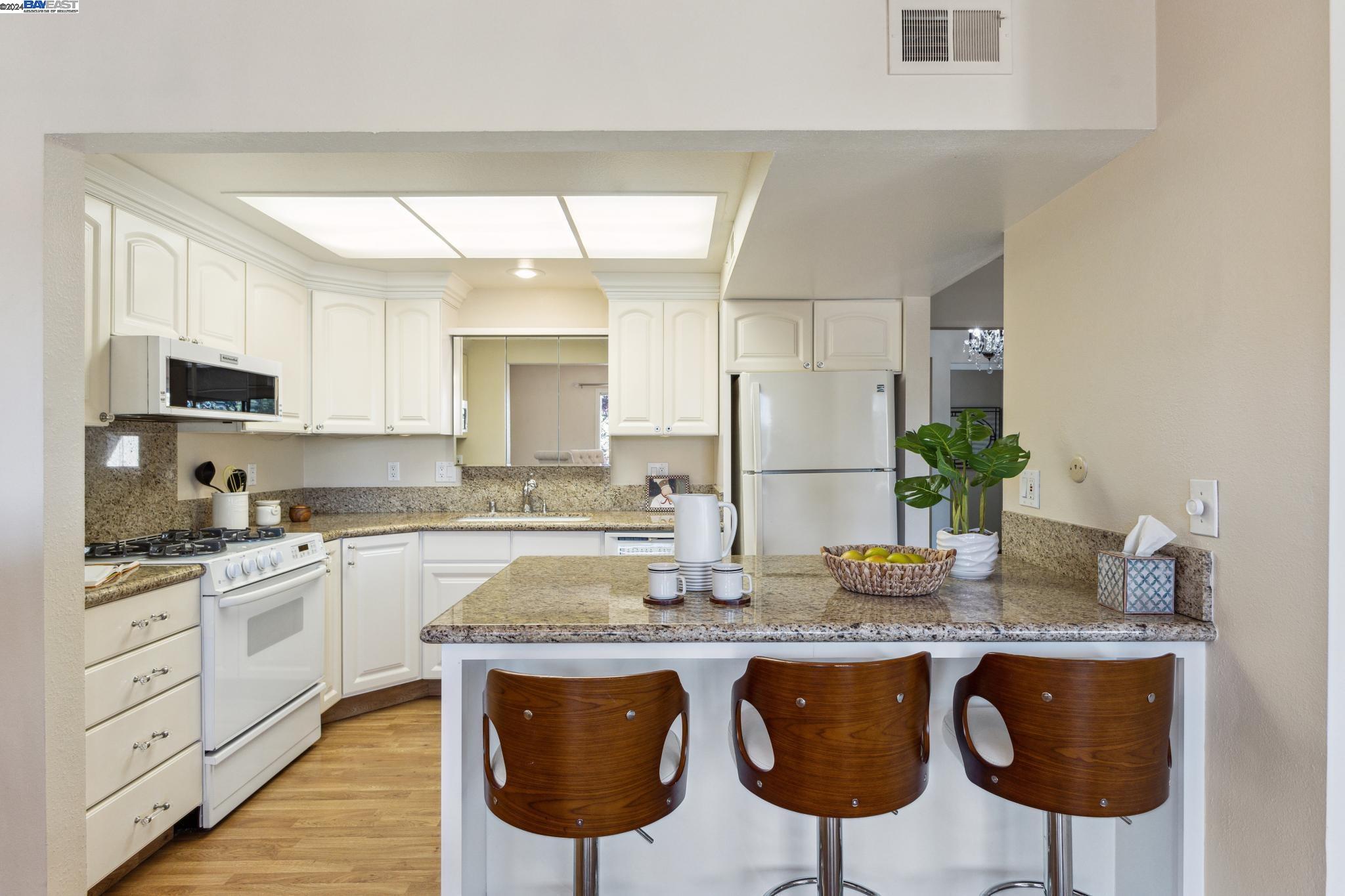 Detail Gallery Image 12 of 36 For 1301 Canyonwood Ct #8,  Walnut Creek,  CA 94595 - 2 Beds | 2 Baths