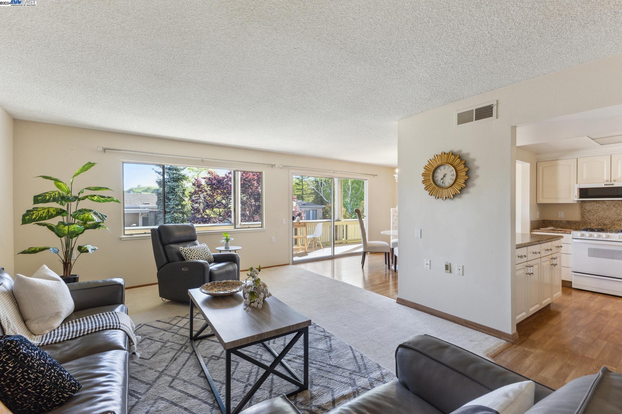 Detail Gallery Image 3 of 36 For 1301 Canyonwood Ct #8,  Walnut Creek,  CA 94595 - 2 Beds | 2 Baths