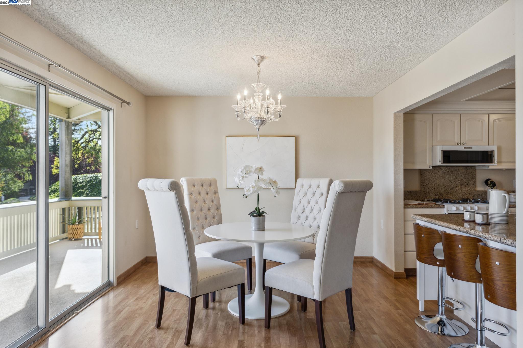 Detail Gallery Image 7 of 36 For 1301 Canyonwood Ct #8,  Walnut Creek,  CA 94595 - 2 Beds | 2 Baths