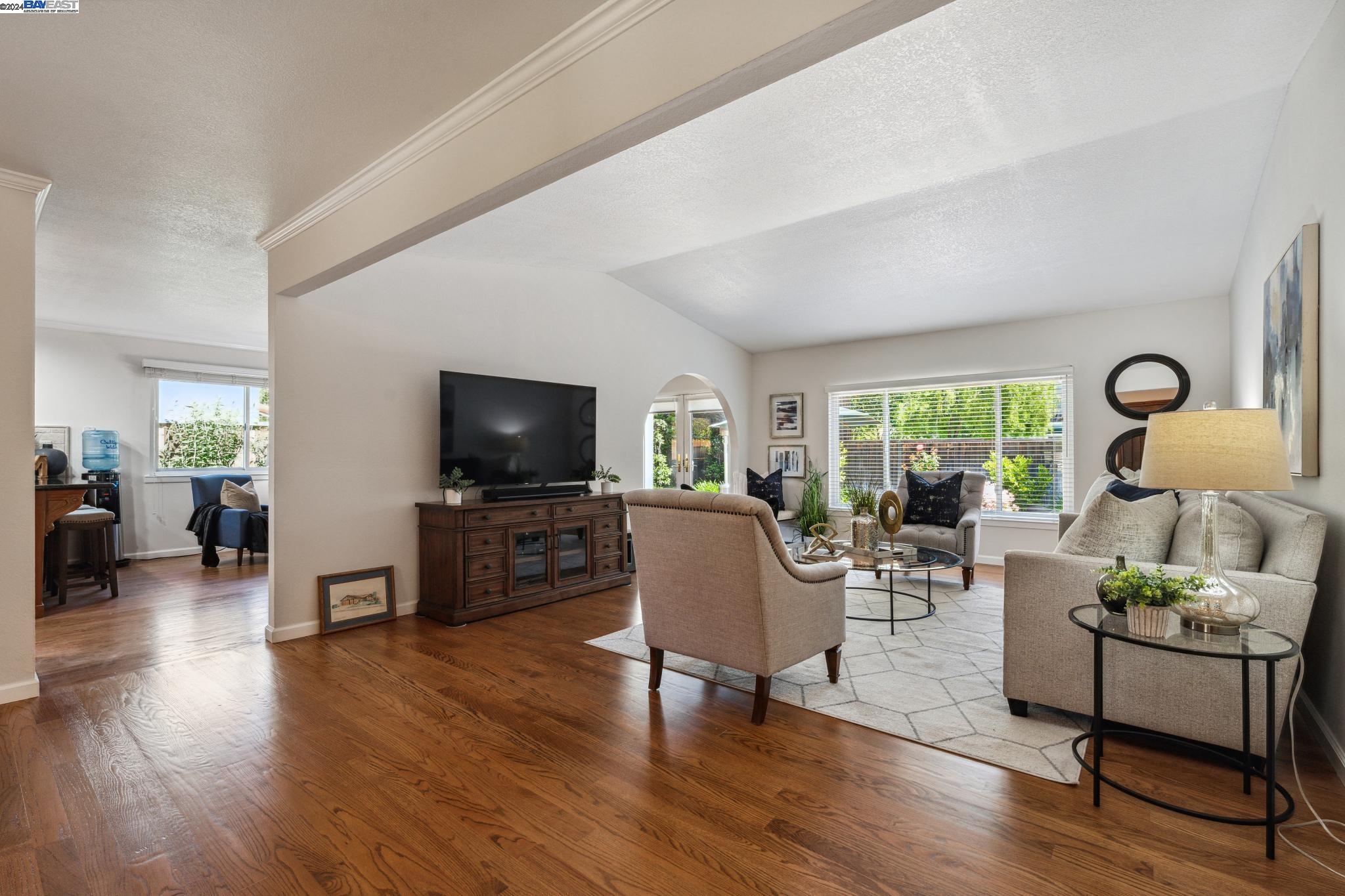 Detail Gallery Image 4 of 44 For 3209 Curtis Cir, Pleasanton,  CA 94588 - 3 Beds | 2 Baths