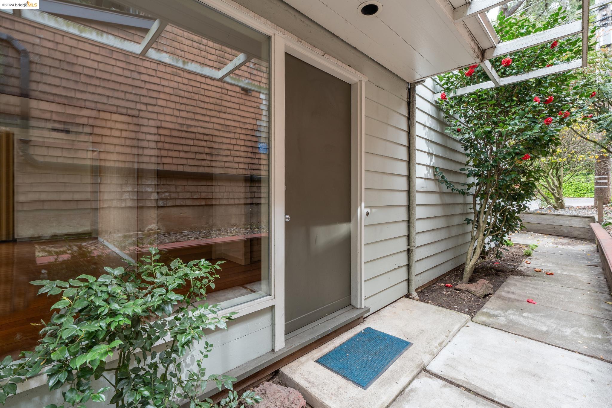 Detail Gallery Image 1 of 47 For 1402 Glendale Ave, Berkeley,  CA 94708 - 2 Beds | 2 Baths