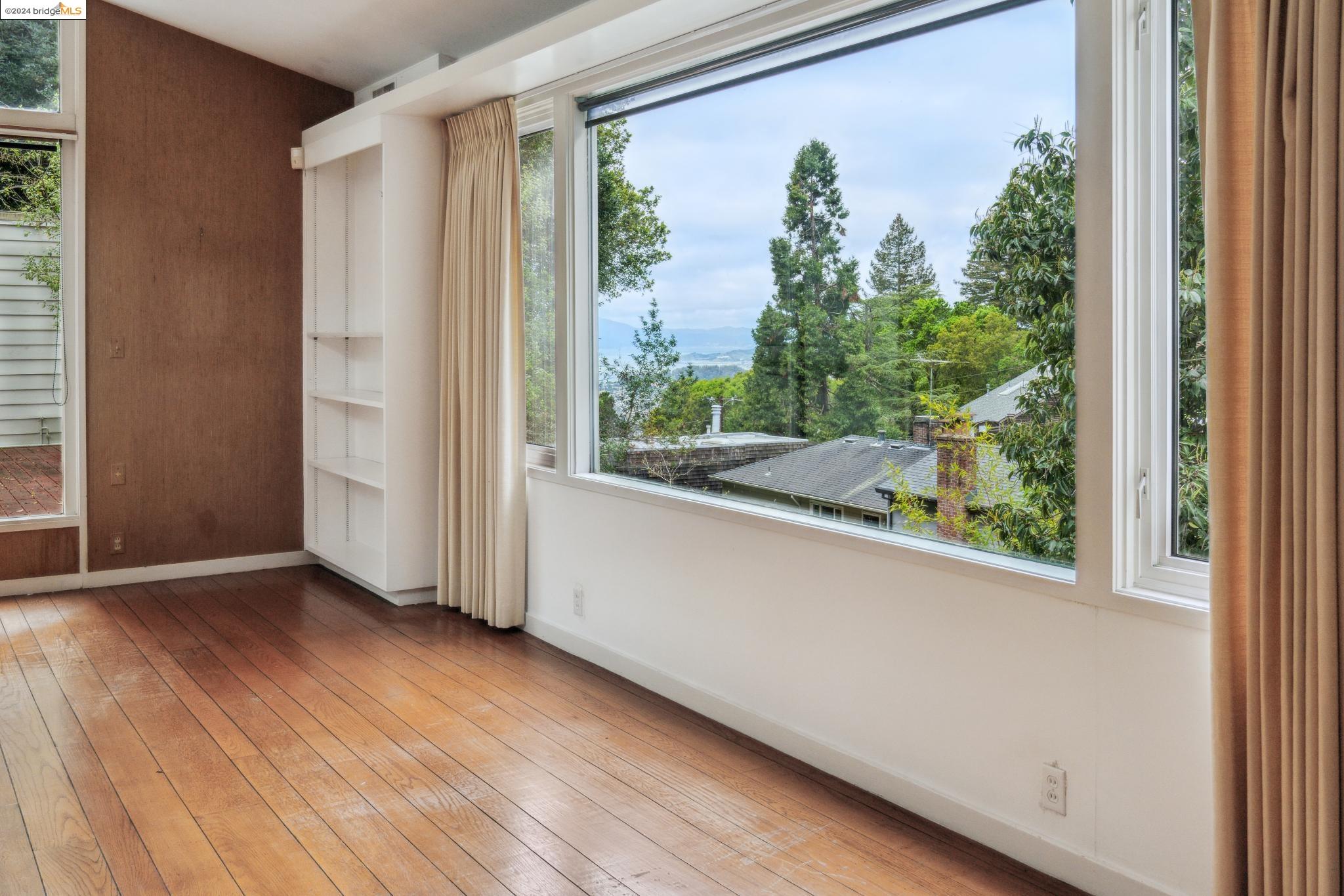 Detail Gallery Image 12 of 47 For 1402 Glendale Ave, Berkeley,  CA 94708 - 2 Beds | 2 Baths