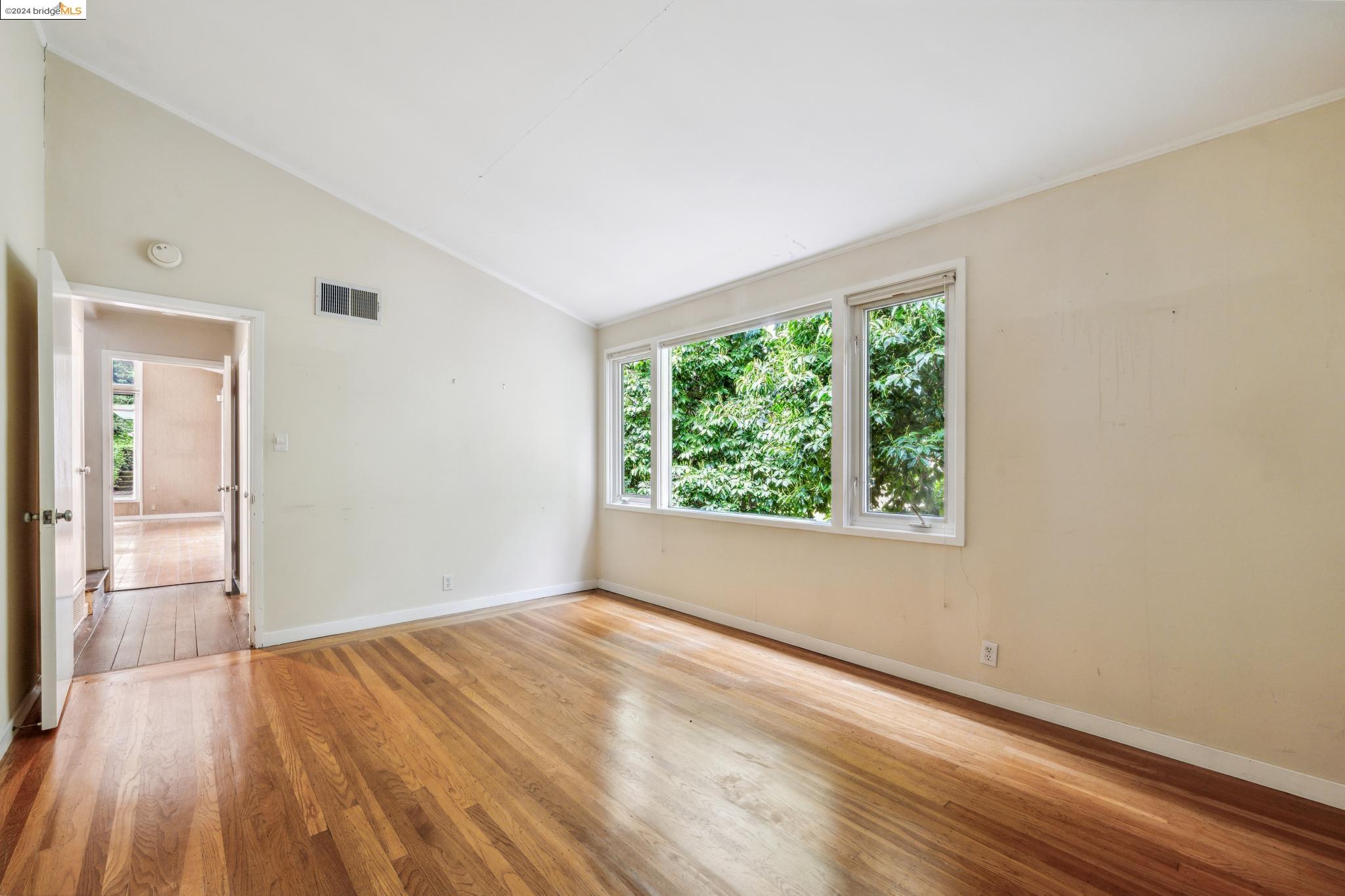 Detail Gallery Image 24 of 47 For 1402 Glendale Ave, Berkeley,  CA 94708 - 2 Beds | 2 Baths