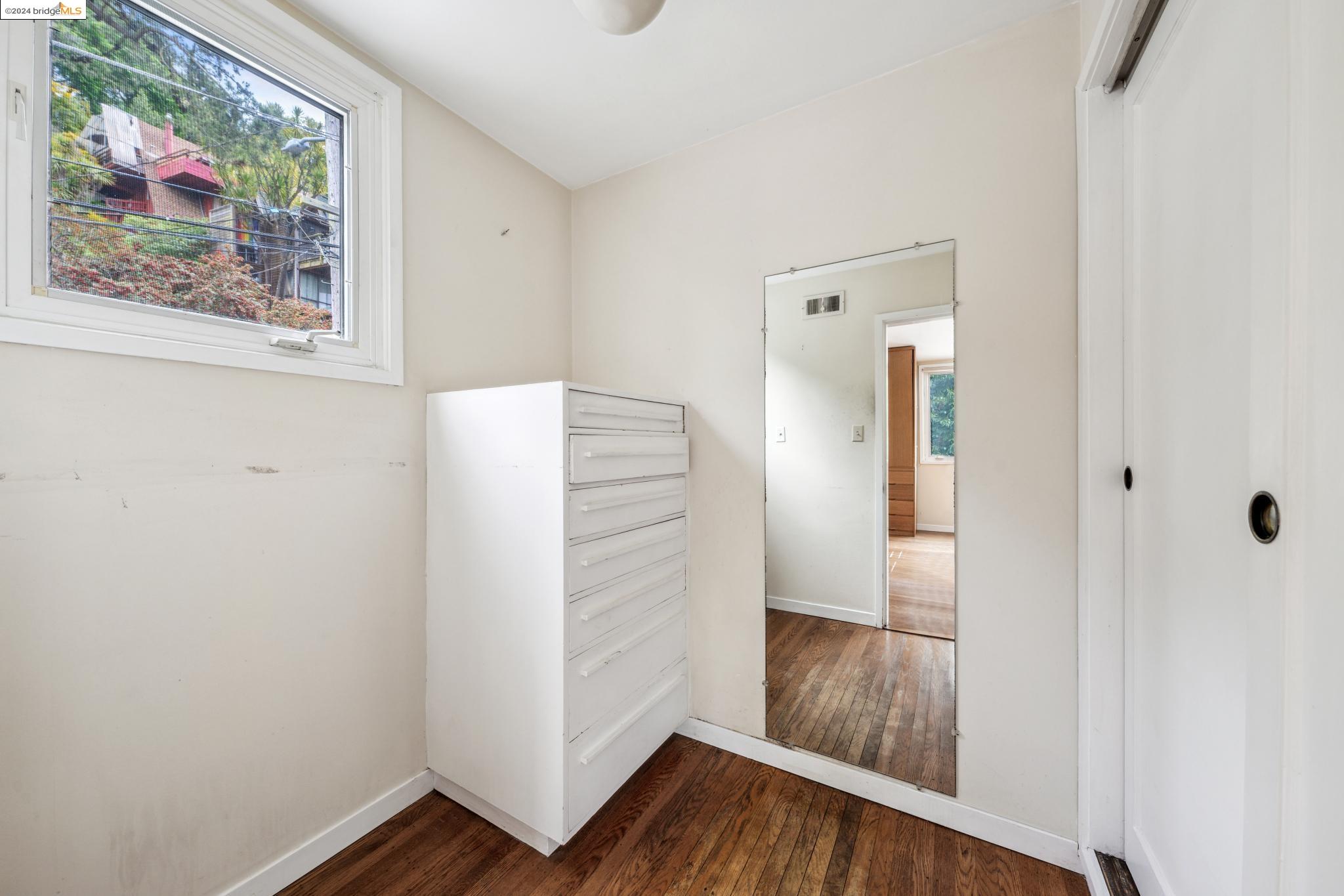 Detail Gallery Image 28 of 47 For 1402 Glendale Ave, Berkeley,  CA 94708 - 2 Beds | 2 Baths