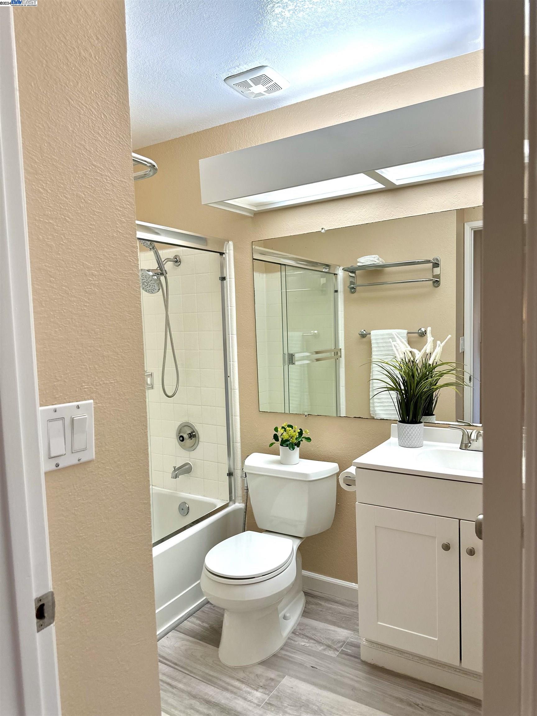 Detail Gallery Image 8 of 30 For 3015 Risdon Dr #6,  Union City,  CA 94587 - 2 Beds | 2 Baths