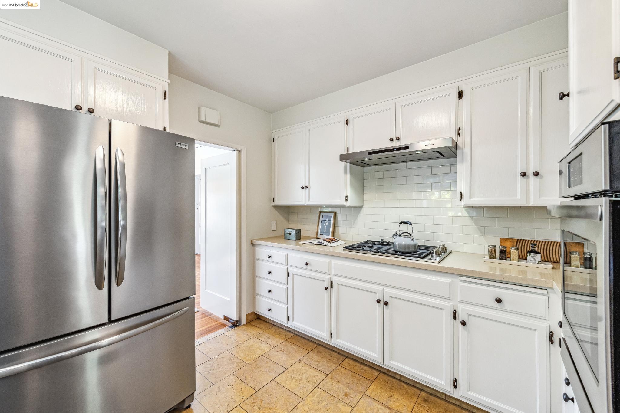 Detail Gallery Image 13 of 54 For 29 Dormidera Ave, Piedmont,  CA 94611 - 2 Beds | 2 Baths